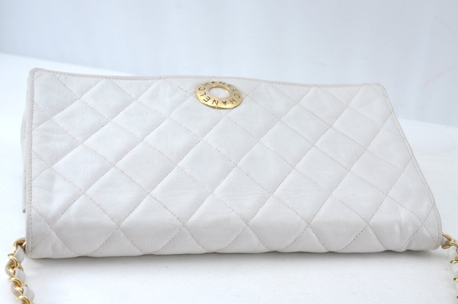 Authentic CHANEL Calf Skin Matelasse Chain Shoulder Cross Bag White CC 7129I