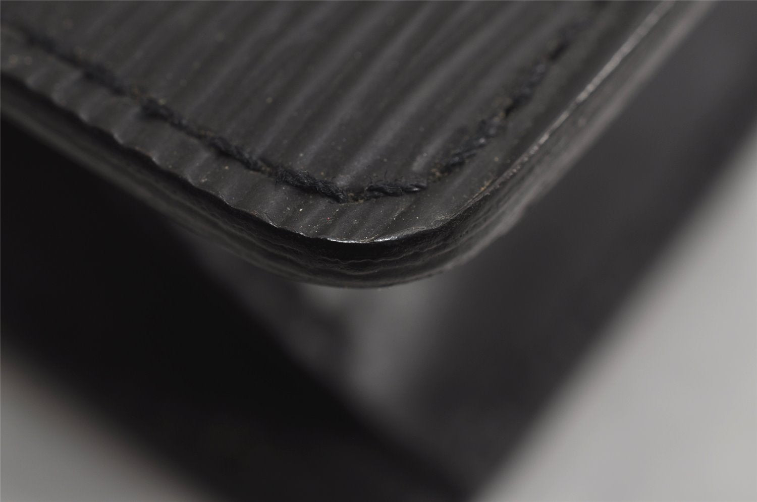 Authentic Louis Vuitton Epi Pochette Homme Clutch Hand Bag Black M52522 LV 7133J