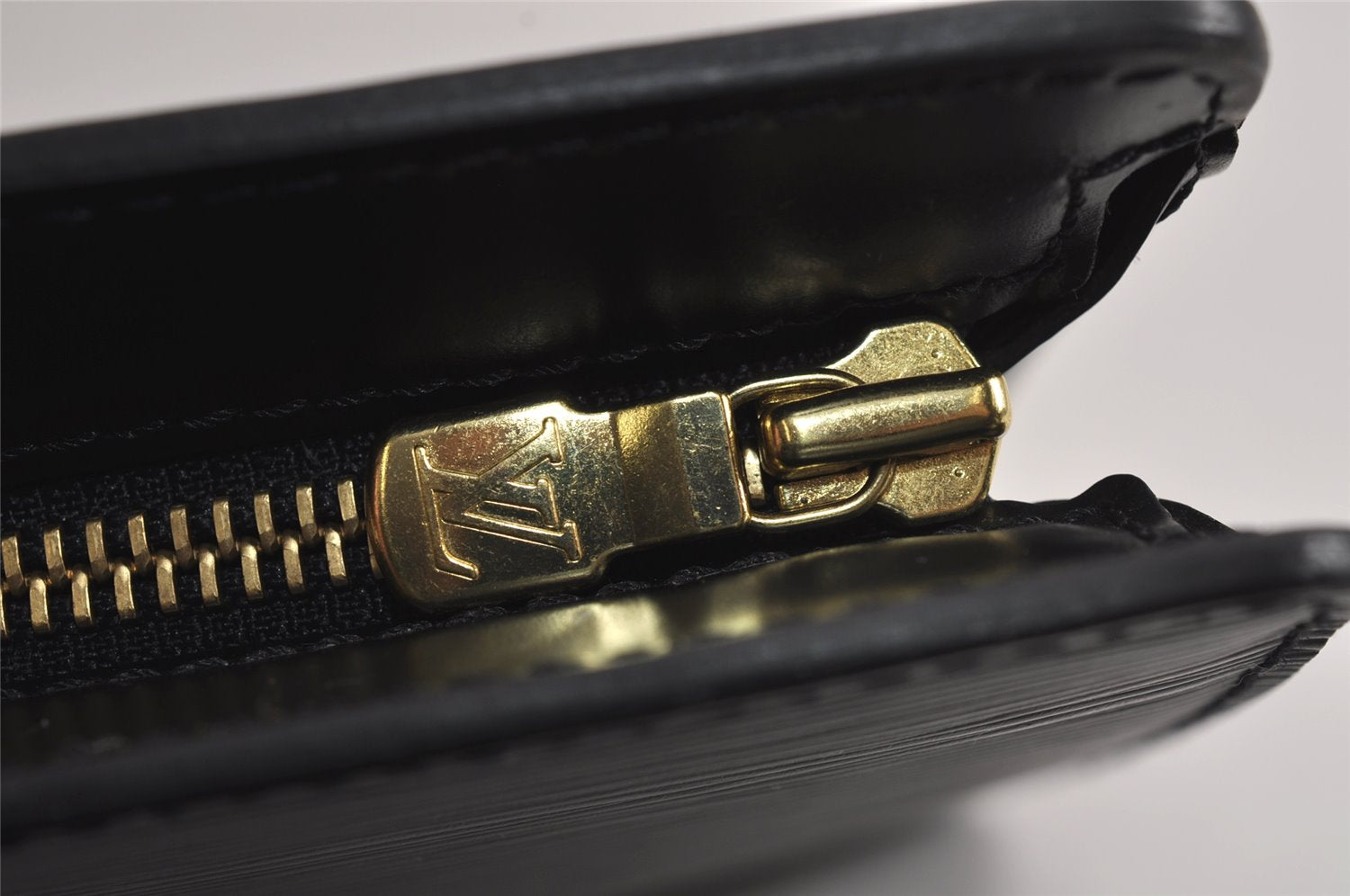 Authentic Louis Vuitton Epi Pochette Homme Clutch Hand Bag Black M52522 LV 7133J