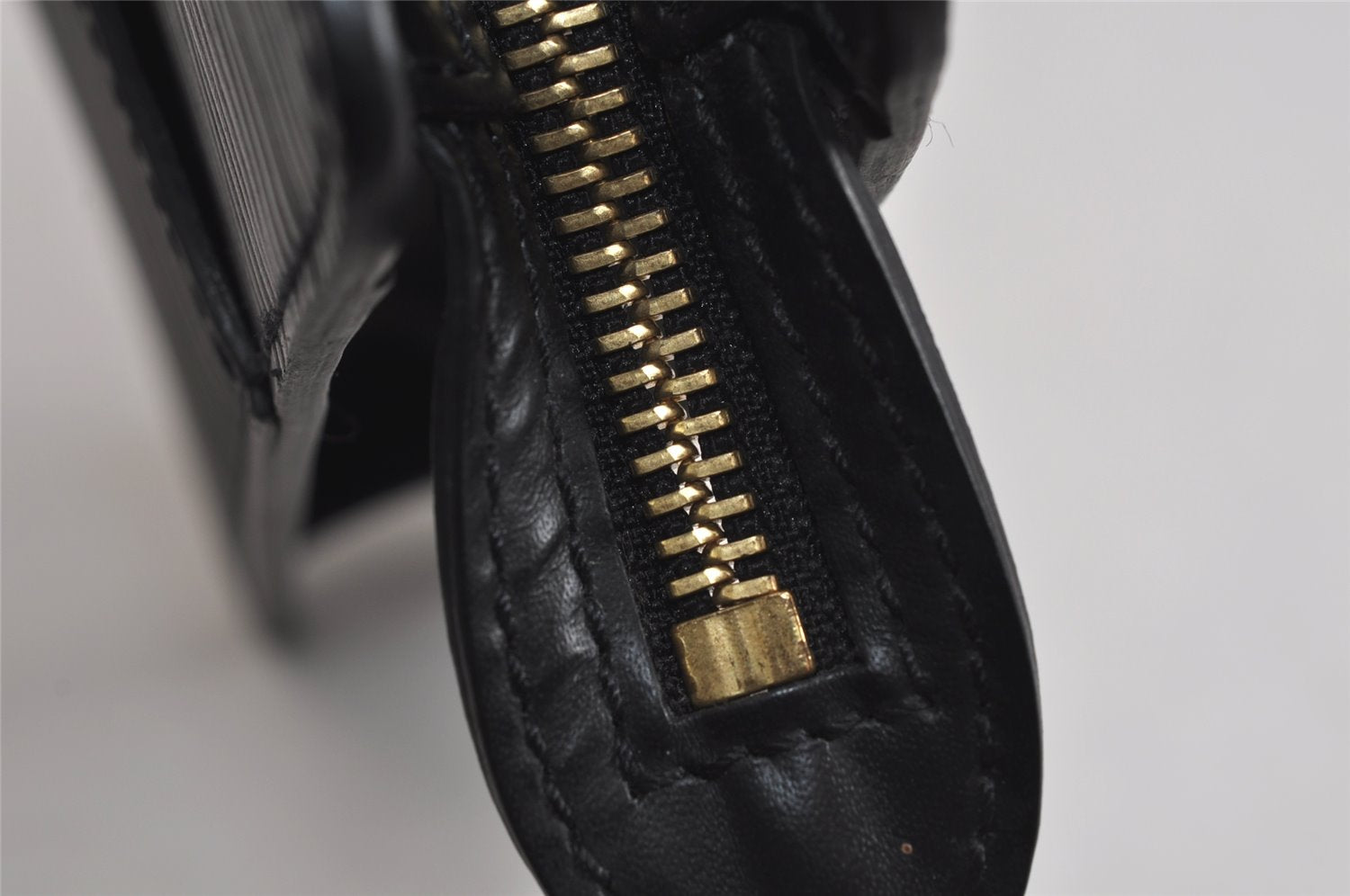 Authentic Louis Vuitton Epi Pochette Homme Clutch Hand Bag Black M52522 LV 7133J