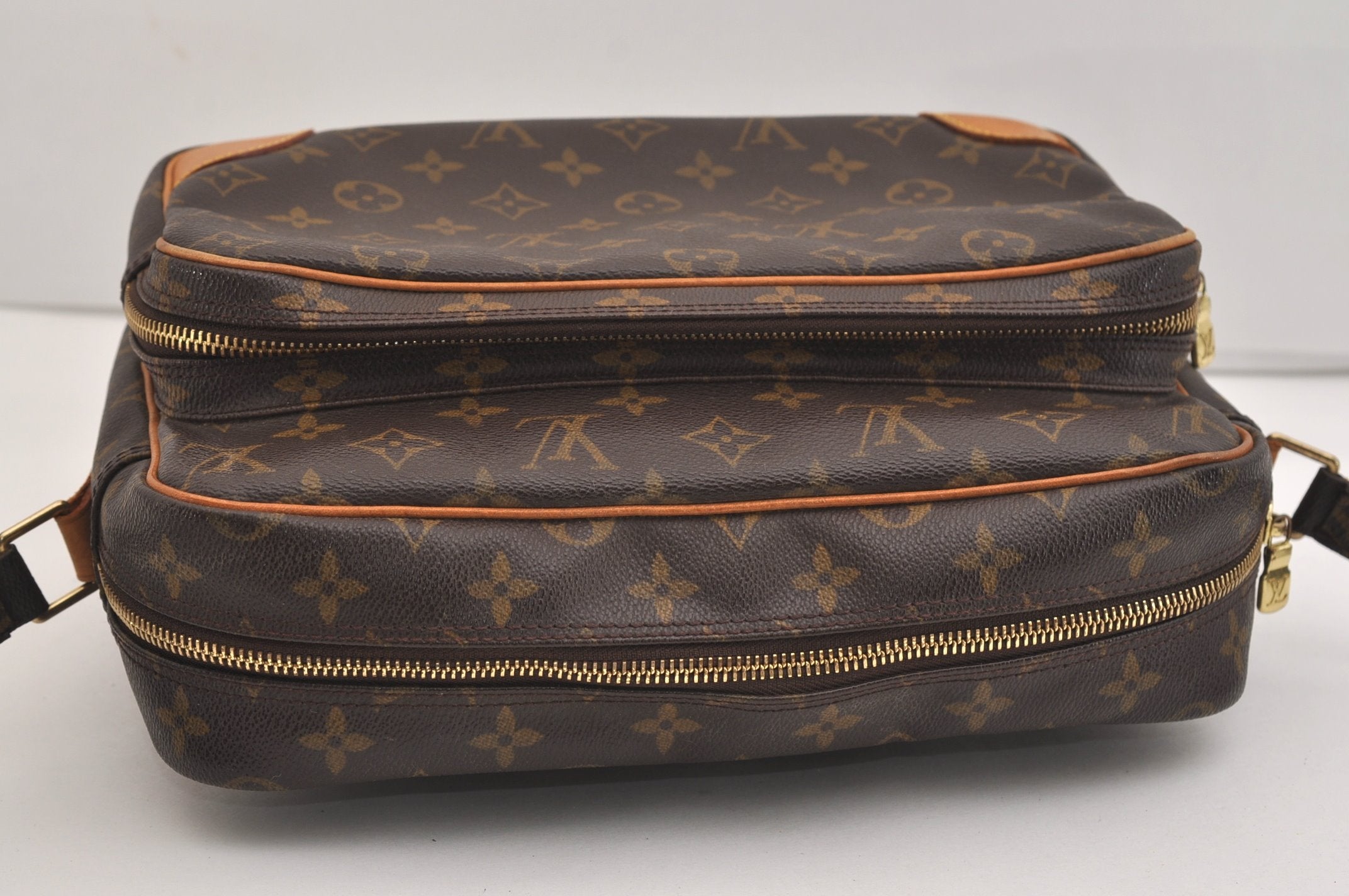 Authentic Louis Vuitton Monogram Nile Shoulder Cross Body Bag M45244 LV 7173J