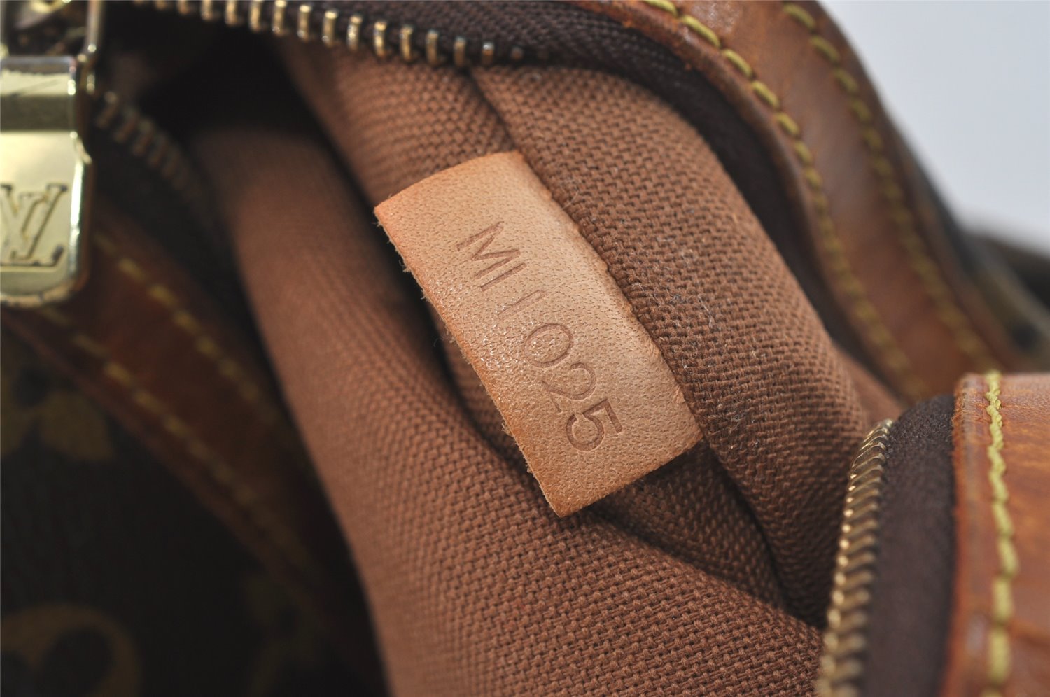 Auth Louis Vuitton Monogram Pochette Bosphore Shoulder Cross Bag M40044 LV 7185I