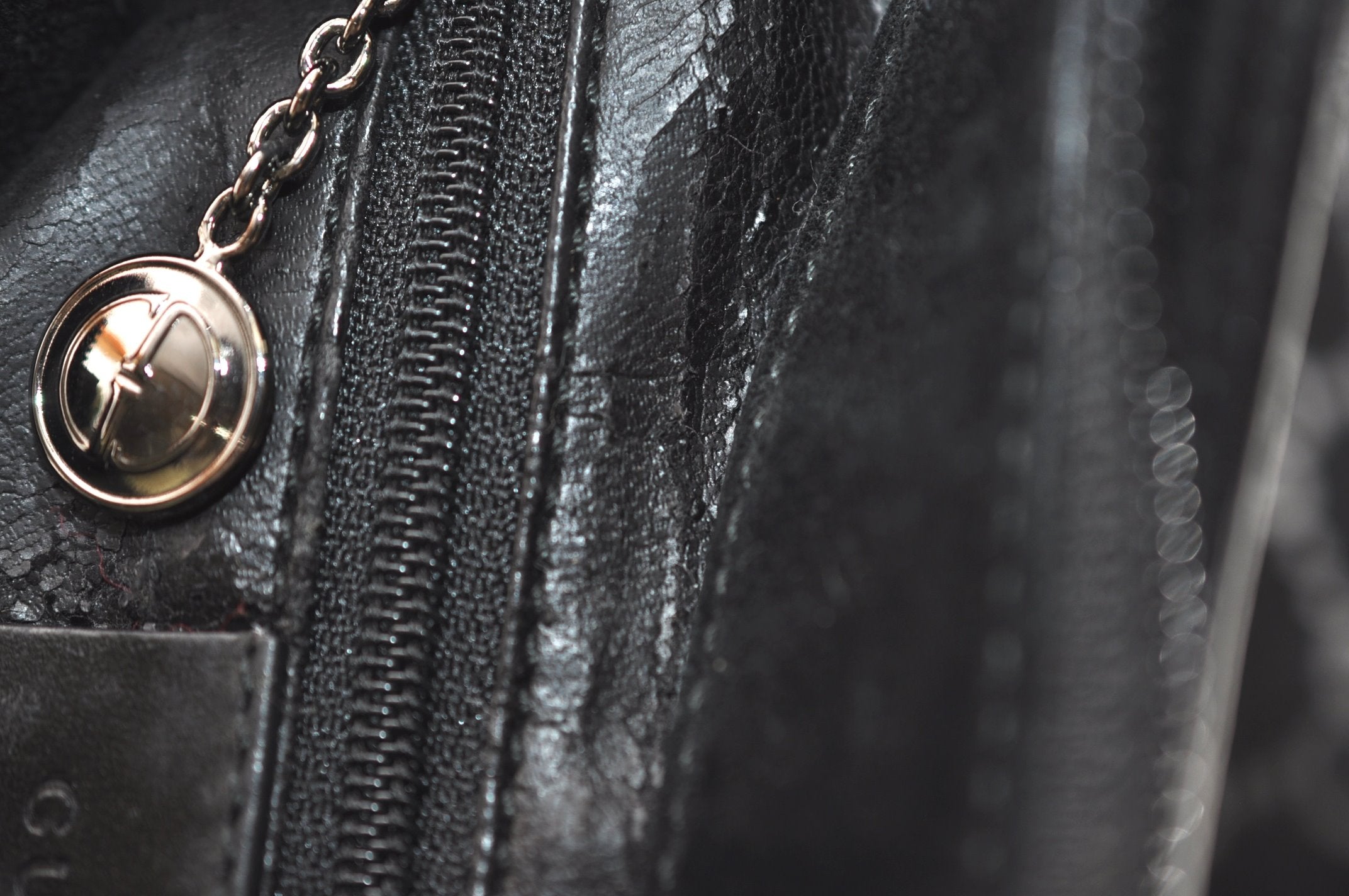 Authentic GUCCI Bamboo Shoulder Bag Purse GG Suede 0013008 Black Junk 7185J