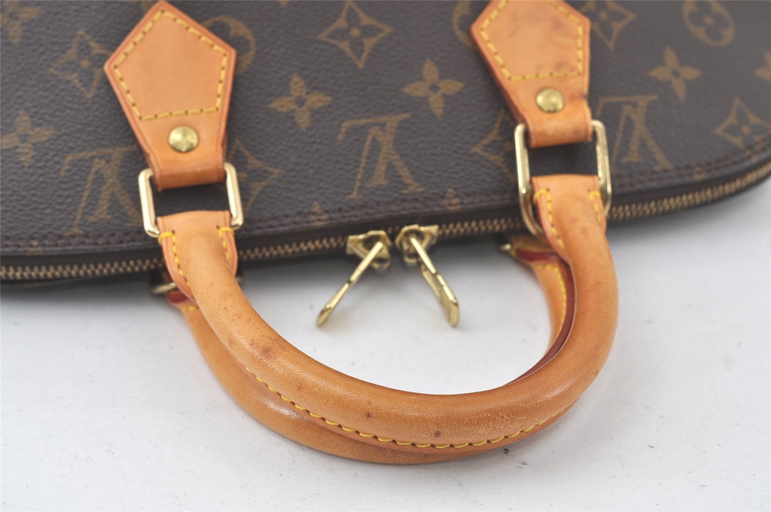 Authentic Louis Vuitton Monogram Alma Hand Bag Purse M51130 LV 7188K