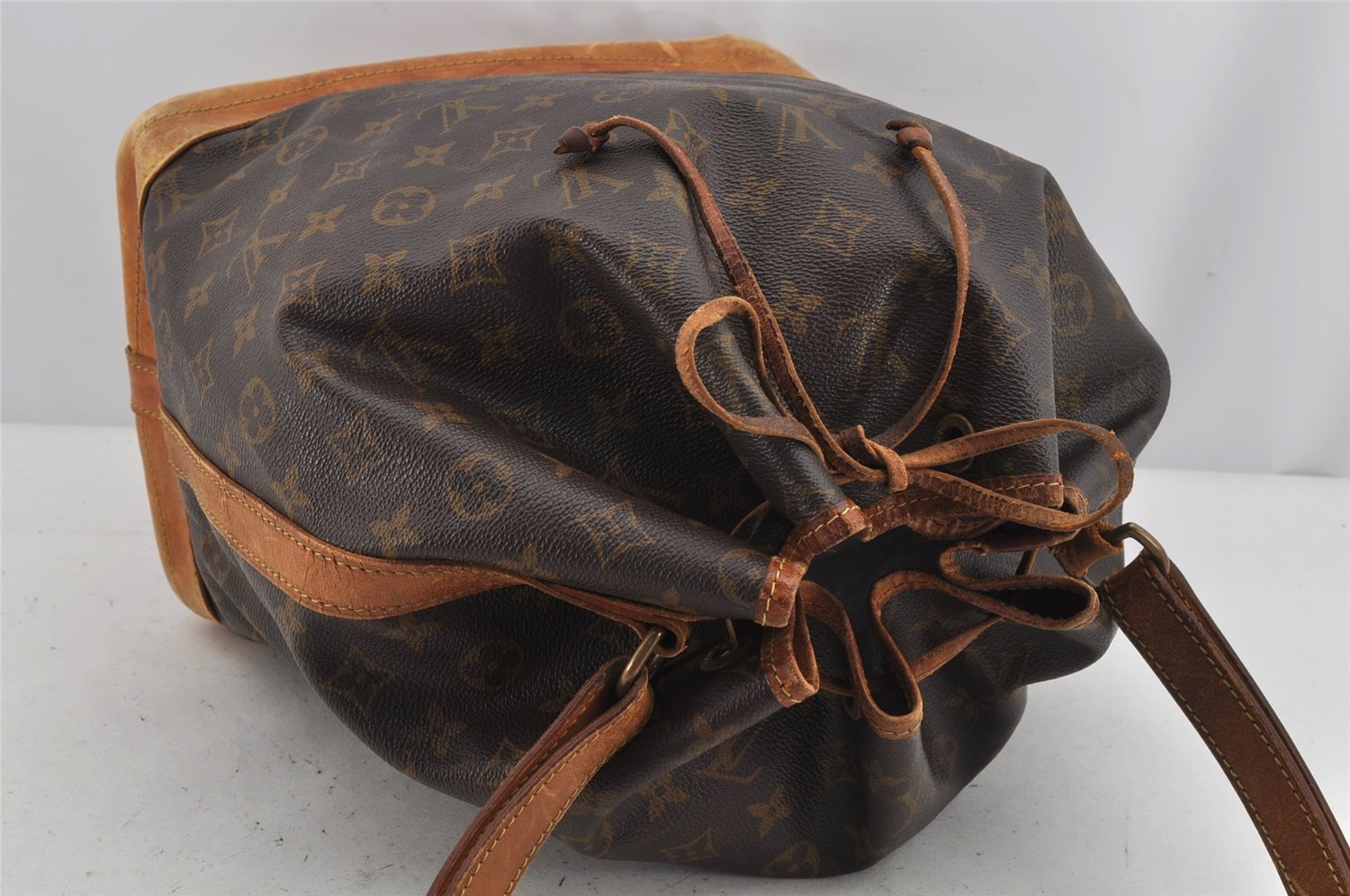 Authentic Louis Vuitton Monogram Noe Shoulder Drawstring Bag M42224 LV 7194J