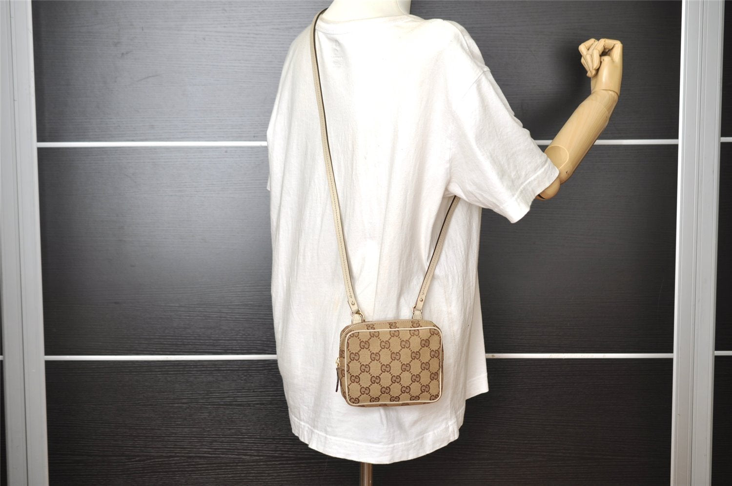 Authentic GUCCI Shoulder Cross Body Bag Purse GG Canvas Leather Brown 7206I