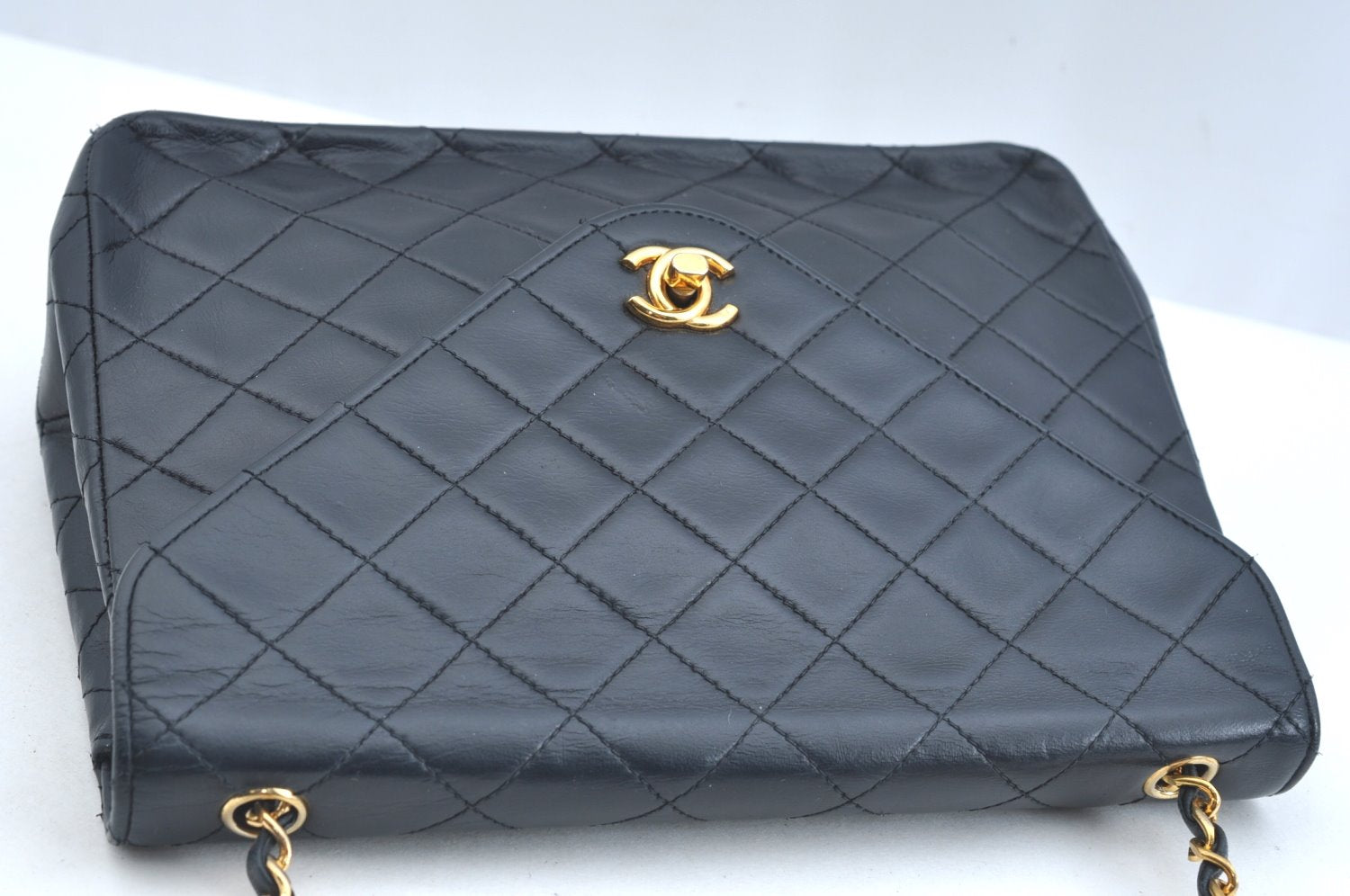 Authentic CHANEL Lamb Skin Turnlock Matelasse Shoulder Bag Black Junk 7215I