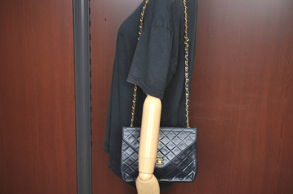 Authentic CHANEL Lamb Skin Turnlock Matelasse Shoulder Bag Black Junk 7215I