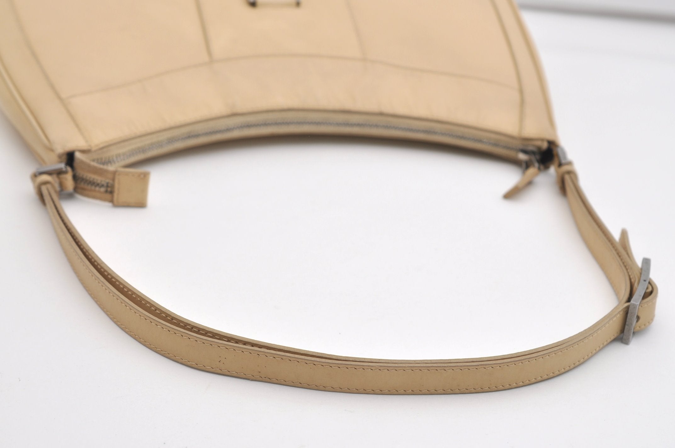 Authentic GUCCI Vintage Shoulder Hand Bag Purse Enamel Beige 7227J