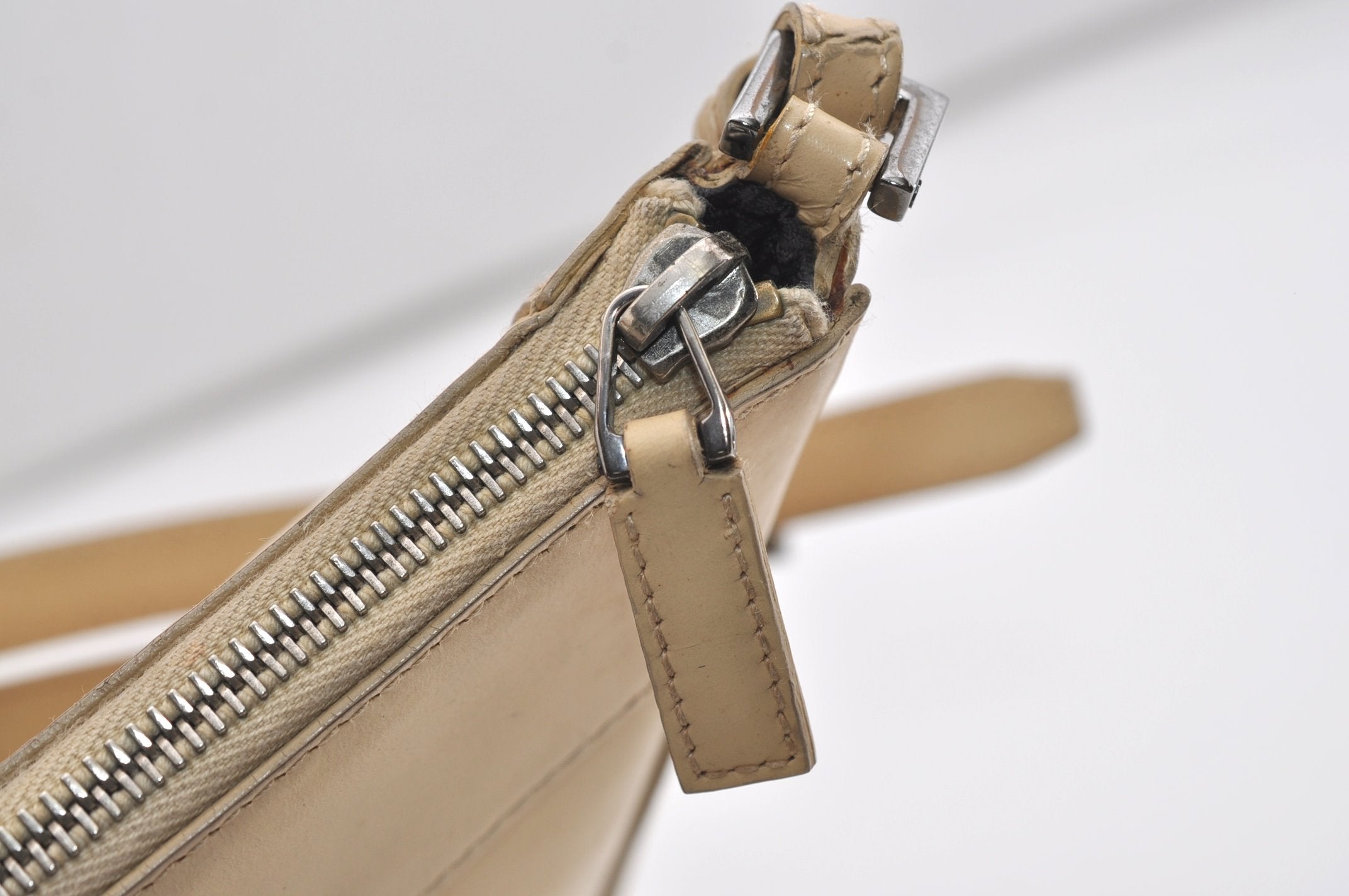 Authentic GUCCI Vintage Shoulder Hand Bag Purse Enamel Beige 7227J