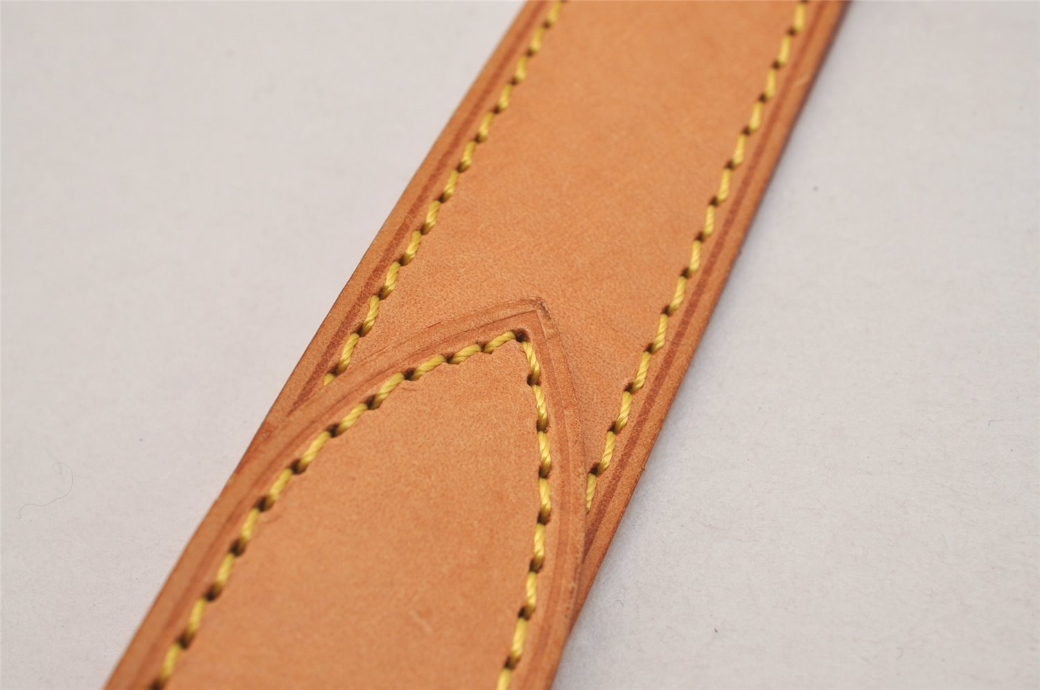 Authentic Louis Vuitton Leather Shoulder Strap Beige 49.6