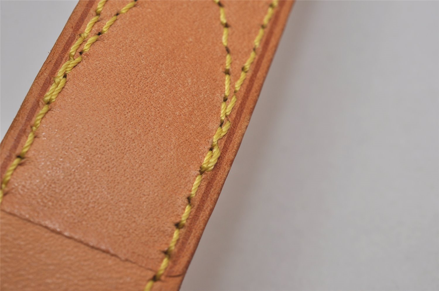 Authentic Louis Vuitton Leather Shoulder Strap Beige 49.6