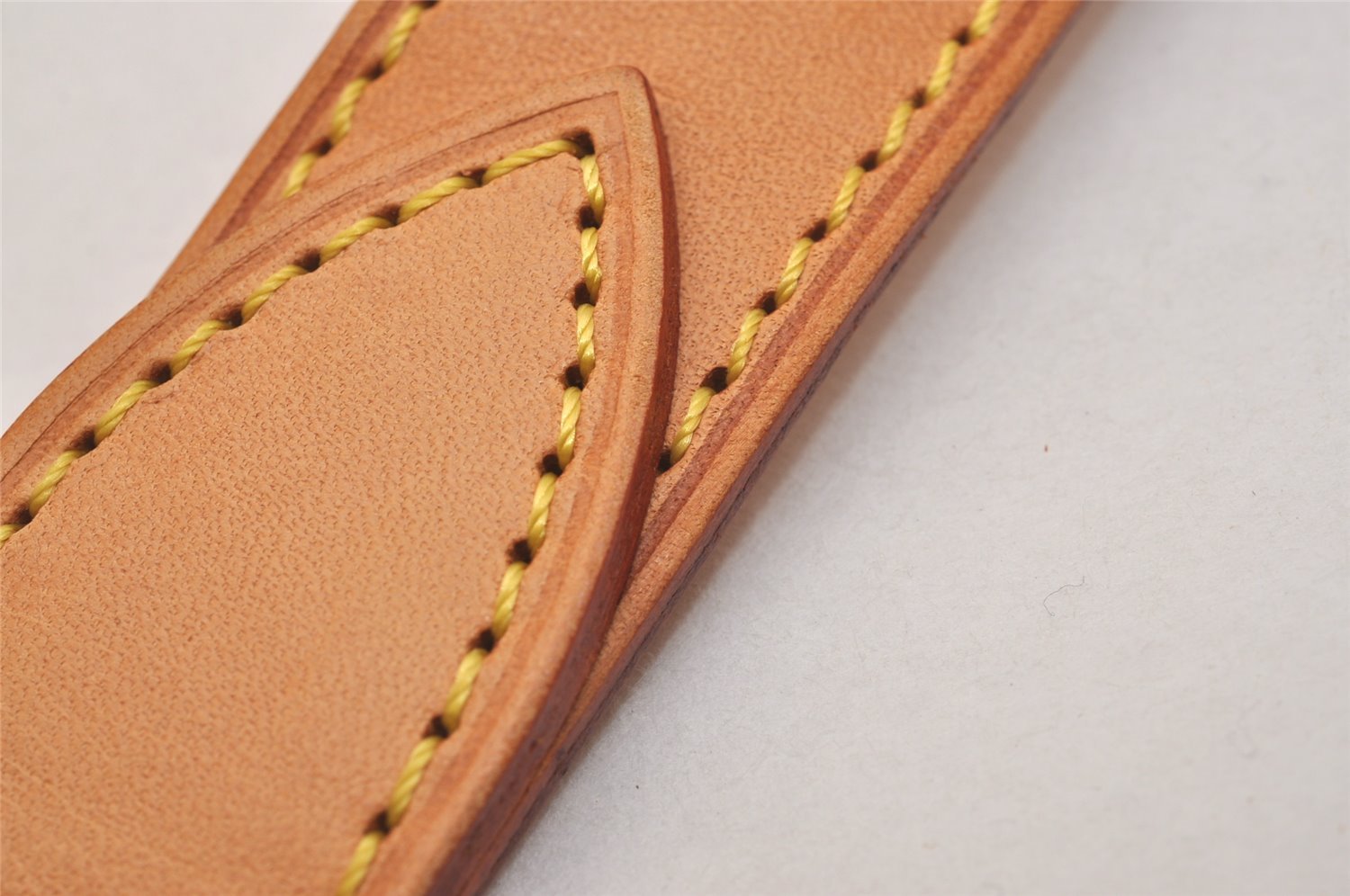 Authentic Louis Vuitton Leather Shoulder Strap Beige 49.6