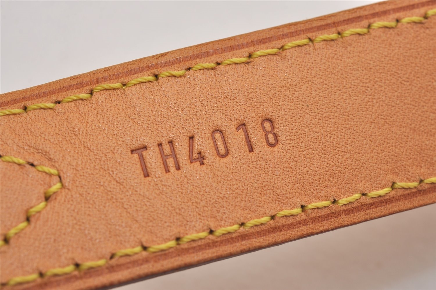 Authentic Louis Vuitton Leather Shoulder Strap Beige 49.6