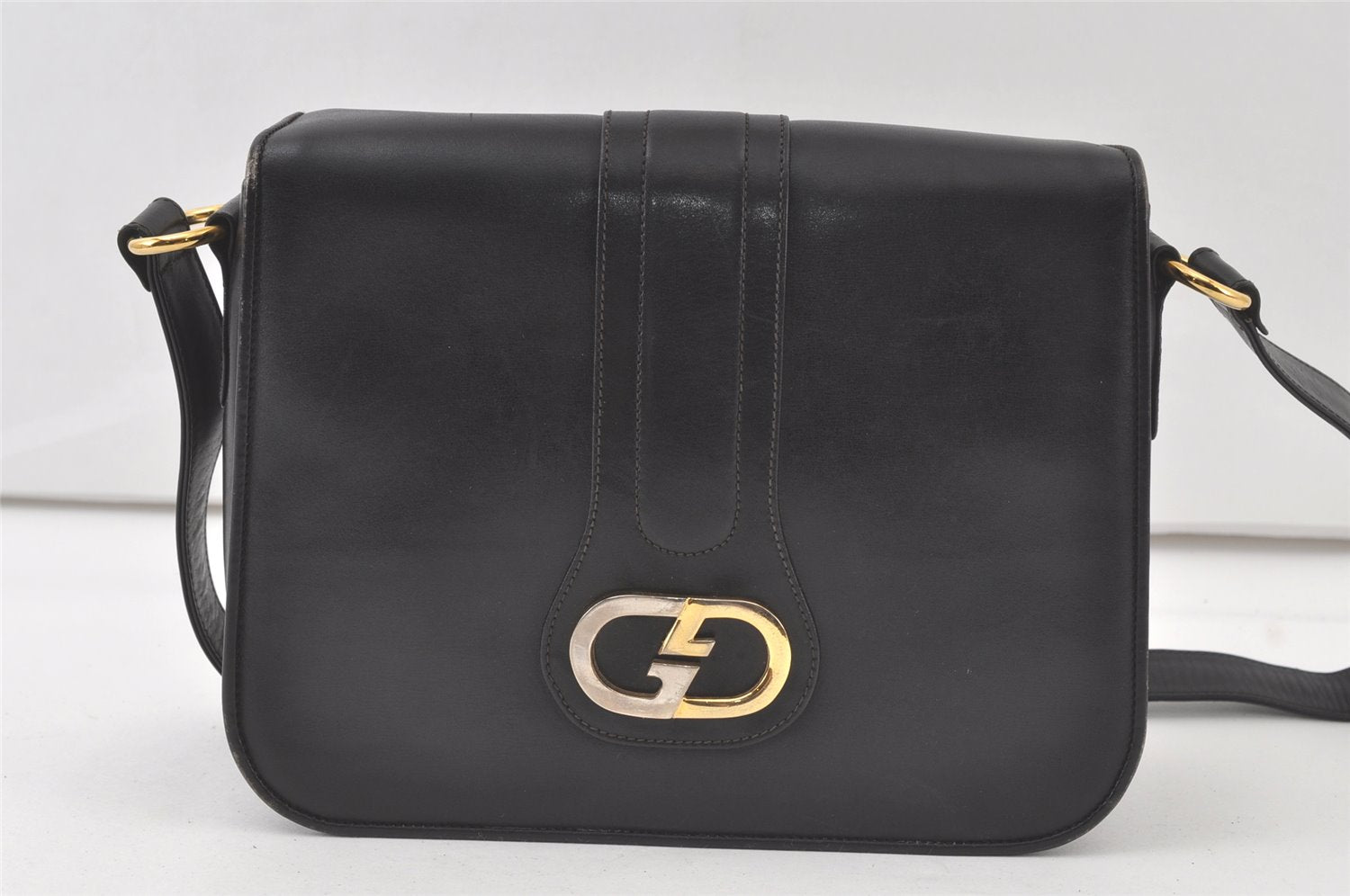 Authentic GUCCI Vintage Shoulder Bag Purse Leather Black 7237K