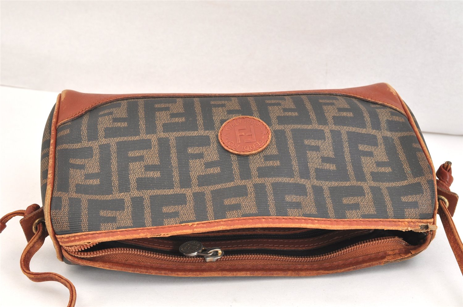 Authentic FENDI Zucca Shoulder Cross Body Bag Purse PVC Leather Brown Junk 7257K