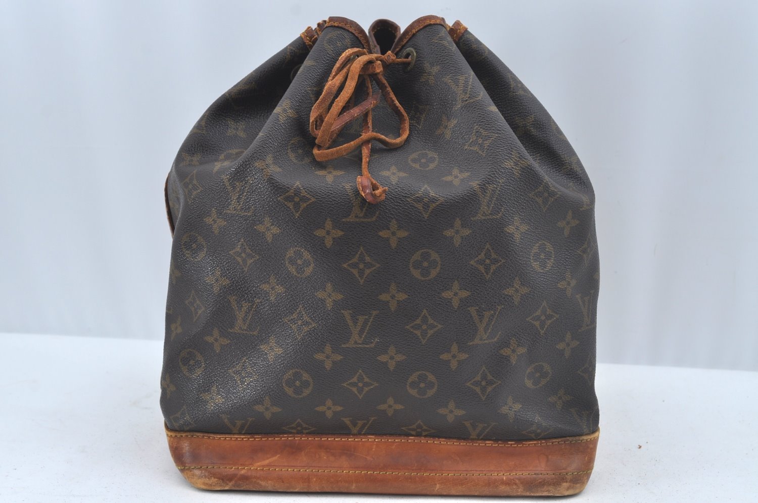 Authentic Louis Vuitton Monogram Noe Shoulder Drawstring Bag M42224 LV 7259I