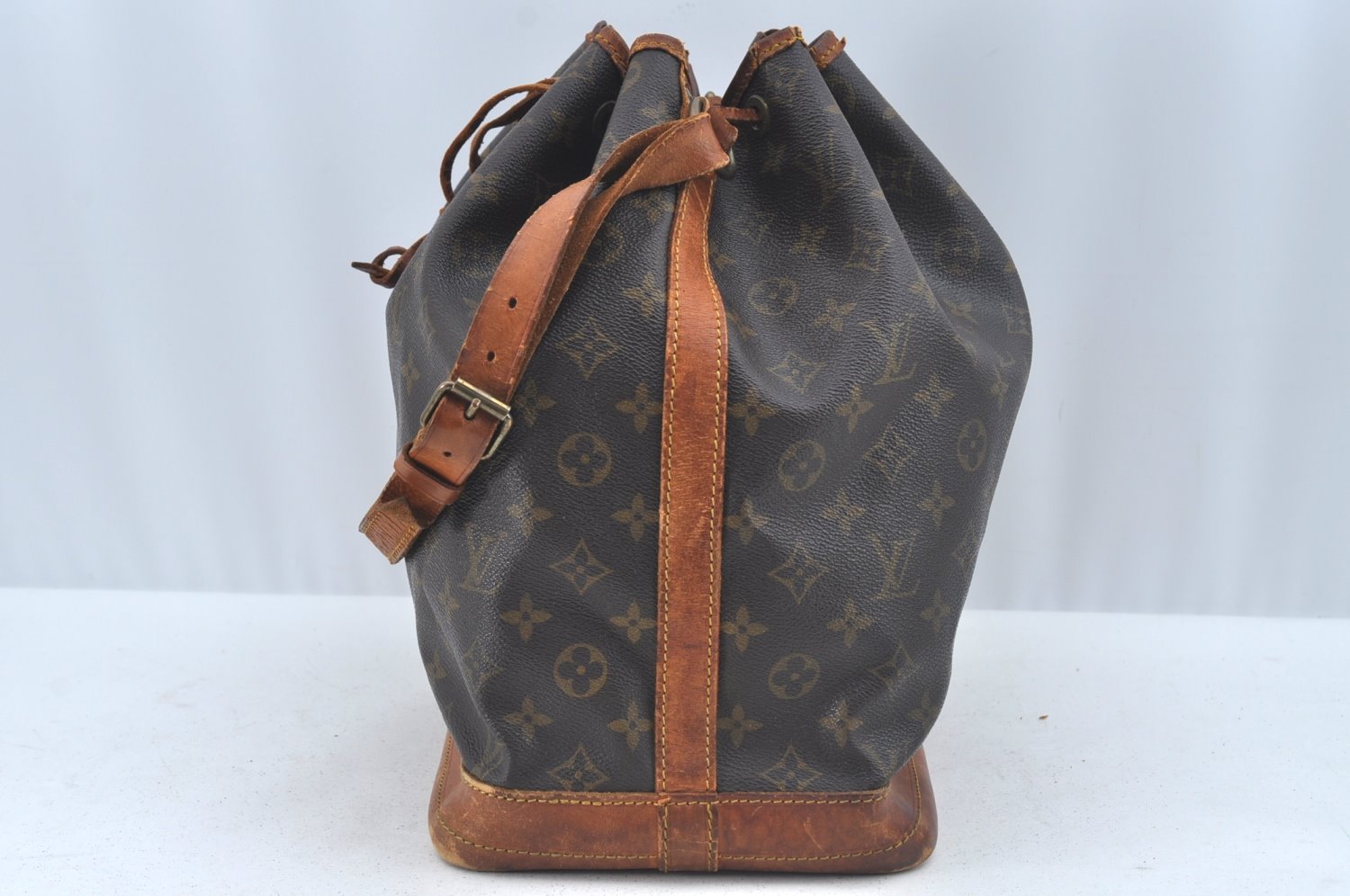 Authentic Louis Vuitton Monogram Noe Shoulder Drawstring Bag M42224 LV 7259I
