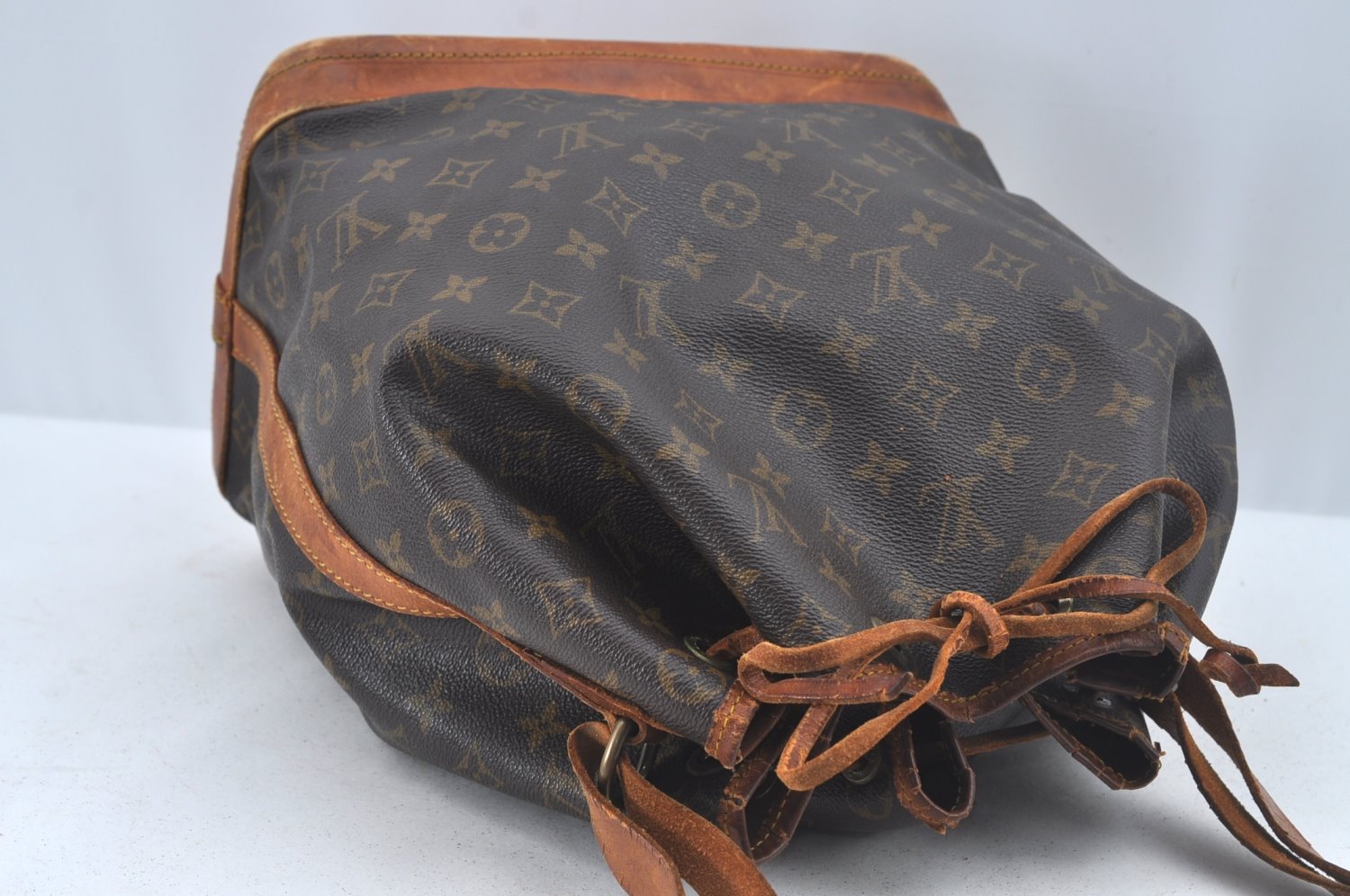 Authentic Louis Vuitton Monogram Noe Shoulder Drawstring Bag M42224 LV 7259I