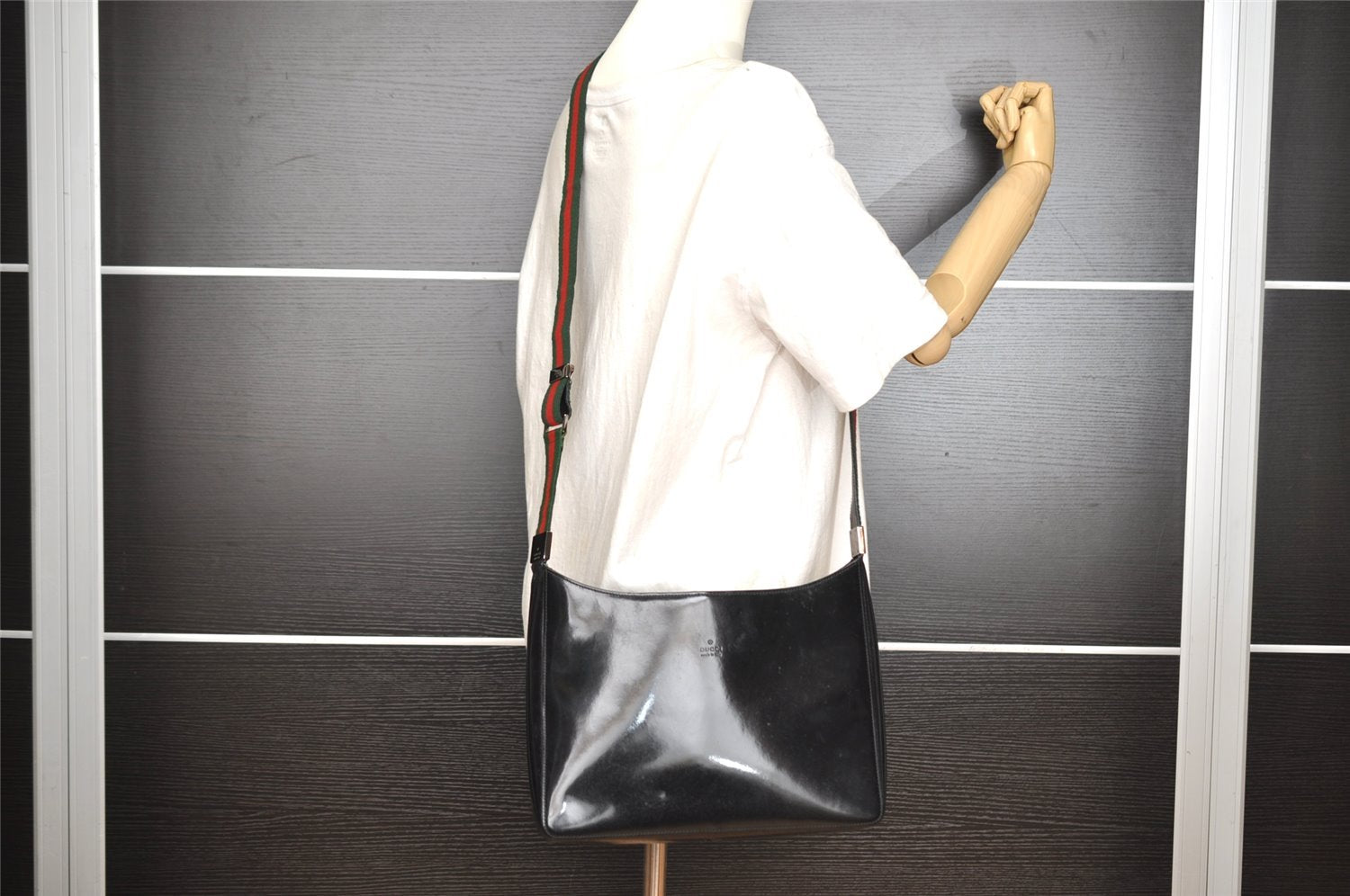 Authentic GUCCI Web Sherry Line Shoulder Cross Body Bag Enamel Black 7262I