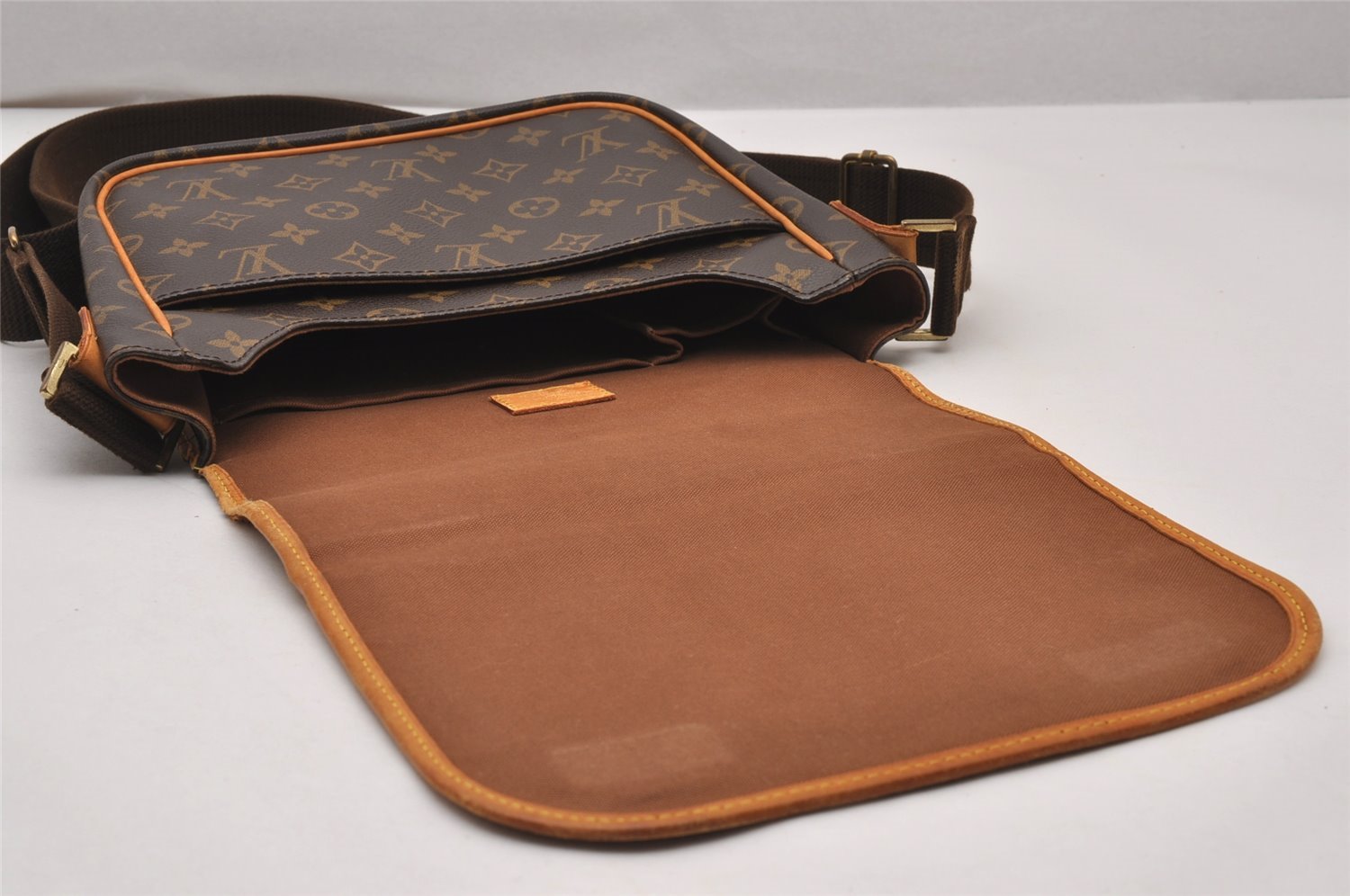 Auth Louis Vuitton Monogram Messenger Bosphore PM Shoulder Bag M40106 LV 7264I