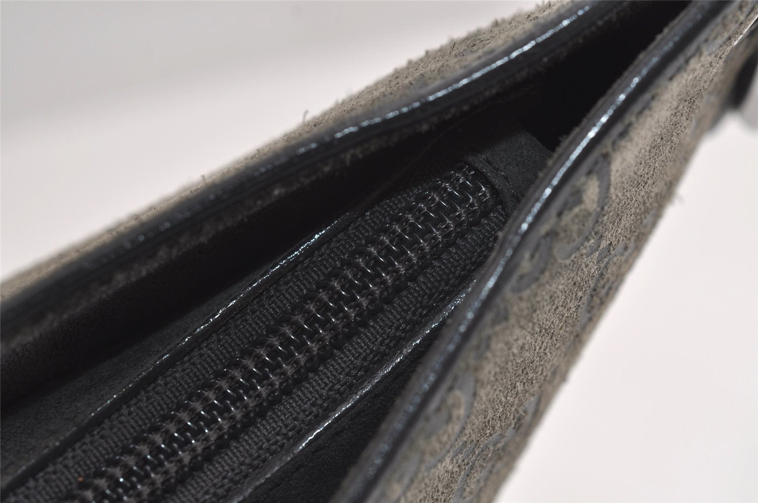 Authentic GUCCI Bamboo Vintage Shoulder Bag Purse GG Suede Gray Junk 7264J