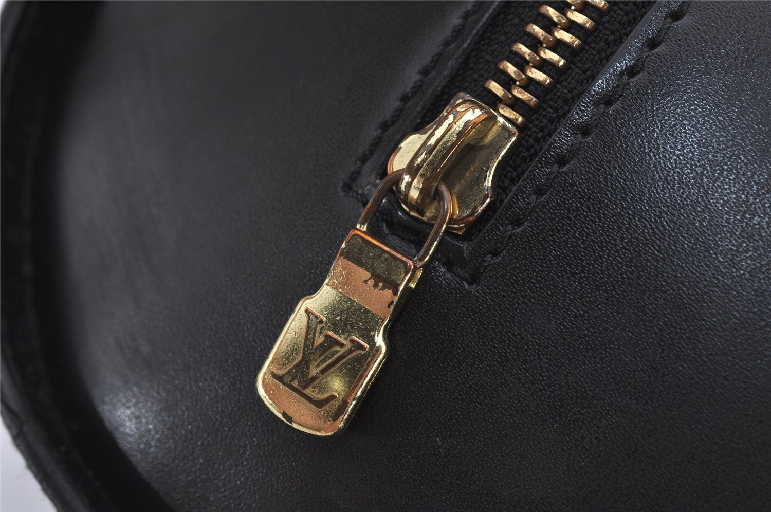 Authentic Louis Vuitton Epi Soufflot Black Hand Bag M52222 LV 7288J