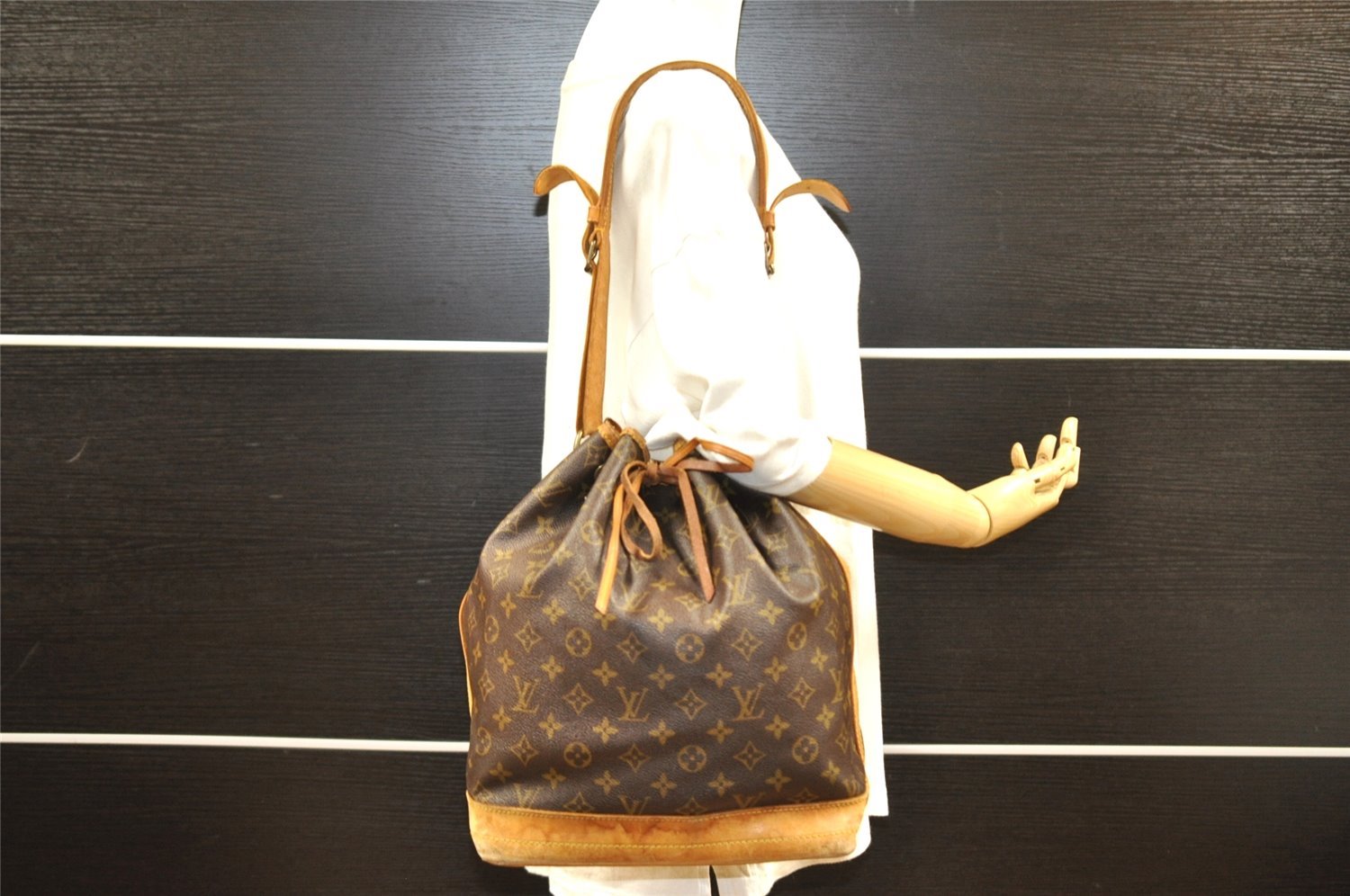Authentic Louis Vuitton Monogram Noe Shoulder Drawstring Bag M42224 LV 7296I