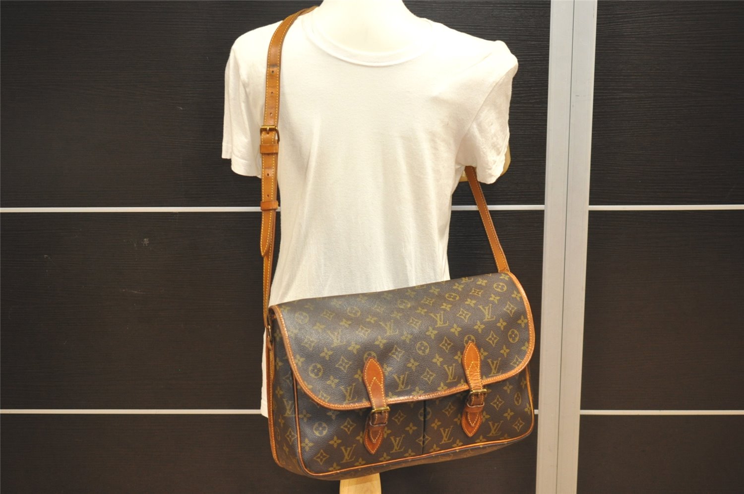 Authentic Louis Vuitton Monogram Gibeciere GM Shoulder Cross Bag M42246 LV 7296J