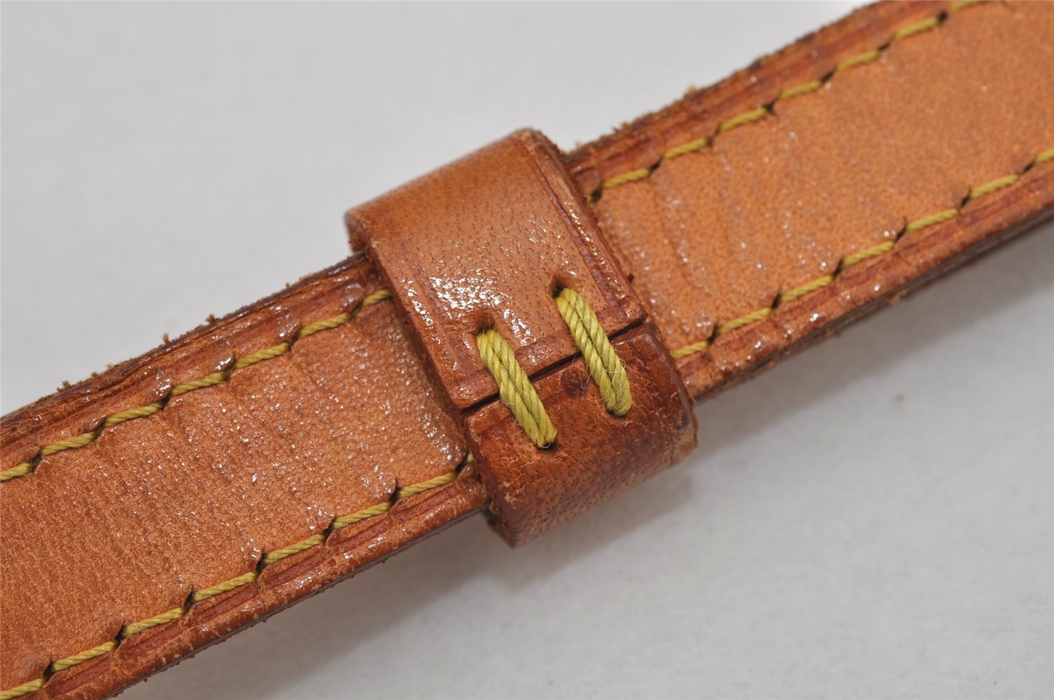 Authentic Louis Vuitton Leather Shoulder Strap Beige 41.3-48