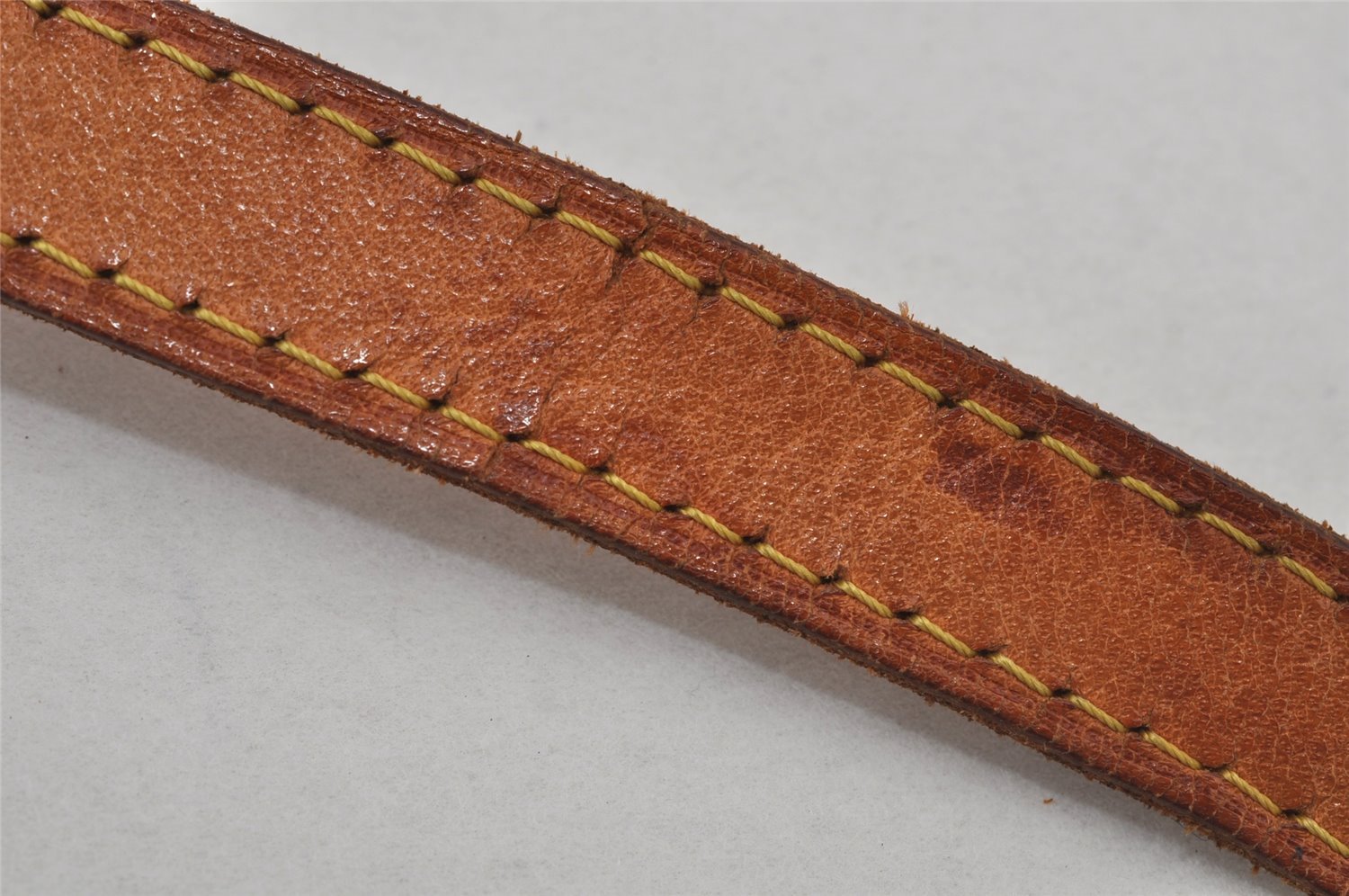 Authentic Louis Vuitton Leather Shoulder Strap Beige 41.3-48