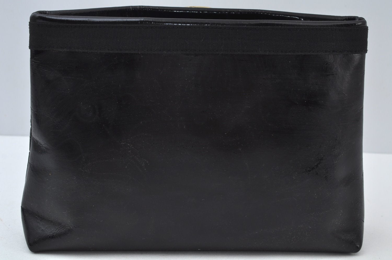 Authentic Salvatore Ferragamo Vara Ribbon Shoulder Cross Bag Enamel Black 7322I