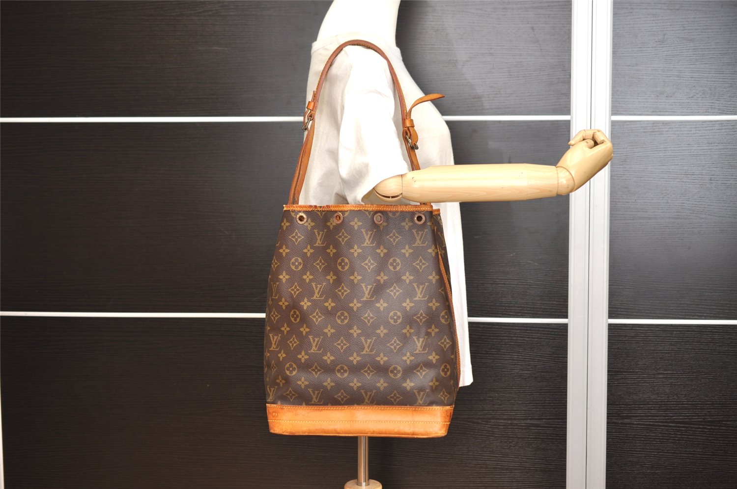 Authentic Louis Vuitton Monogram Noe Shoulder Drawstring Bag M42224 LV 7335J