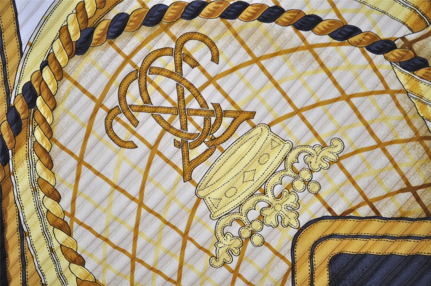 Authentic HERMES Pleats Scarf 