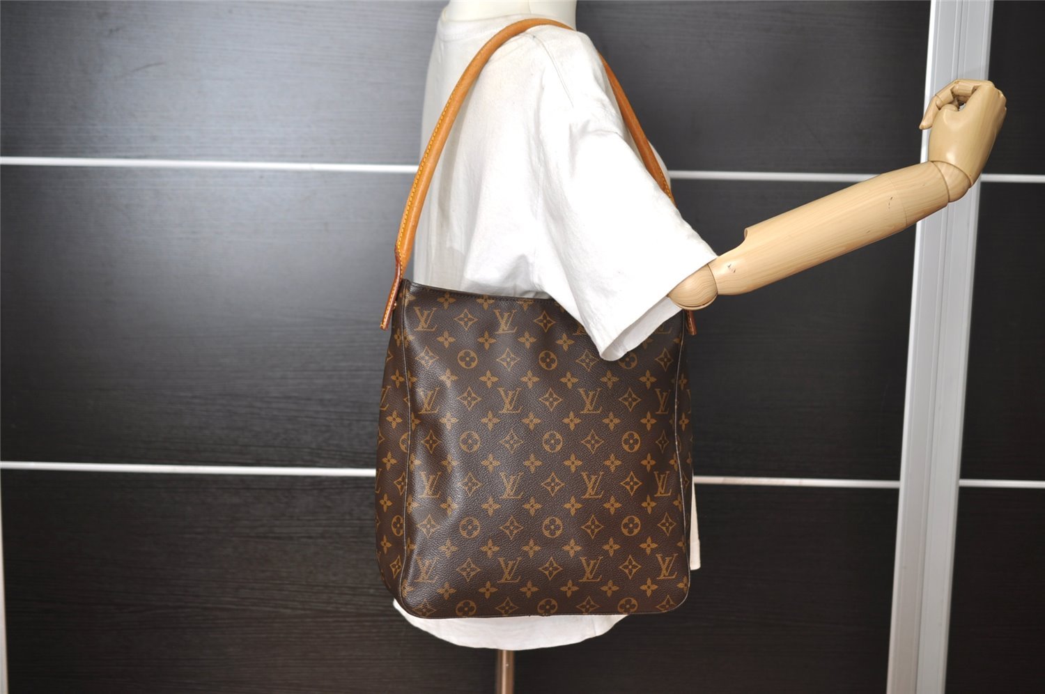 Authentic Louis Vuitton Monogram Looping GM Shoulder Bag M51145 LV 7354I
