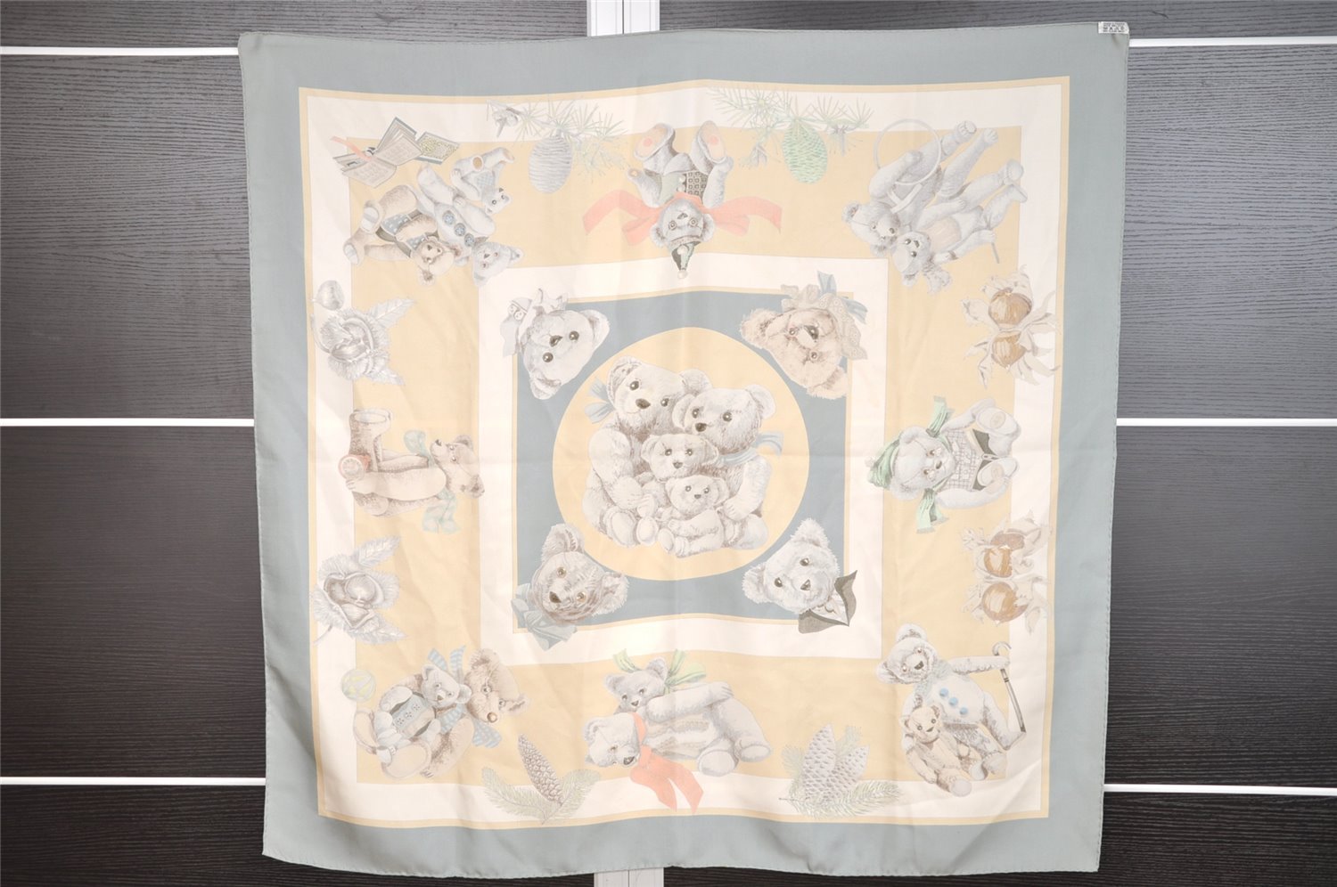 Authentic HERMES Carre 90 Scarf 