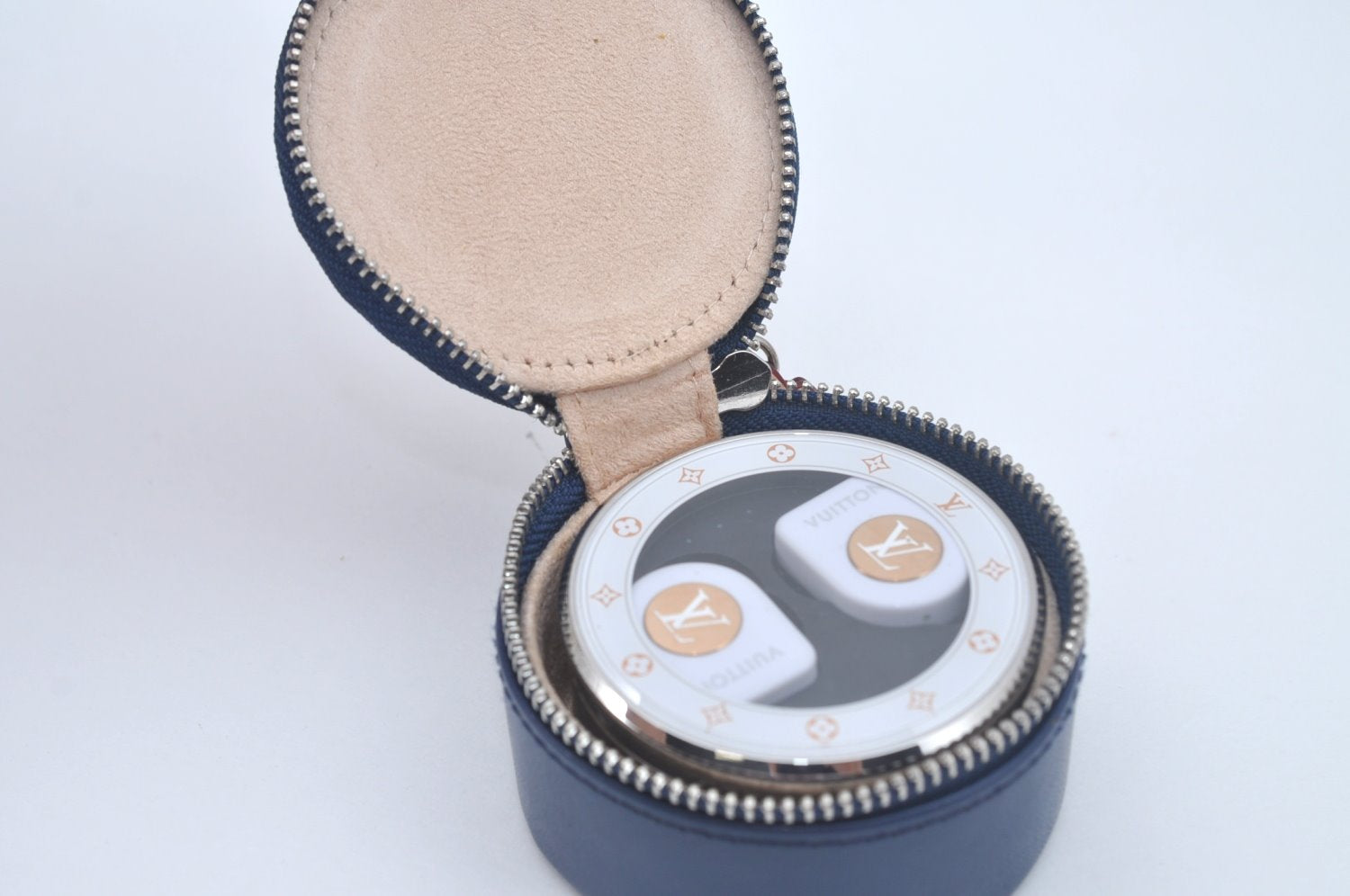 Authentic Louis Vuitton Horizon Earphones White QAB120 LV Box 7377I