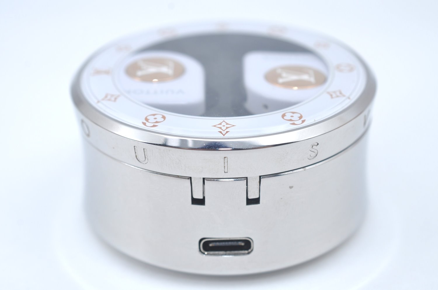 Authentic Louis Vuitton Horizon Earphones White QAB120 LV Box 7377I