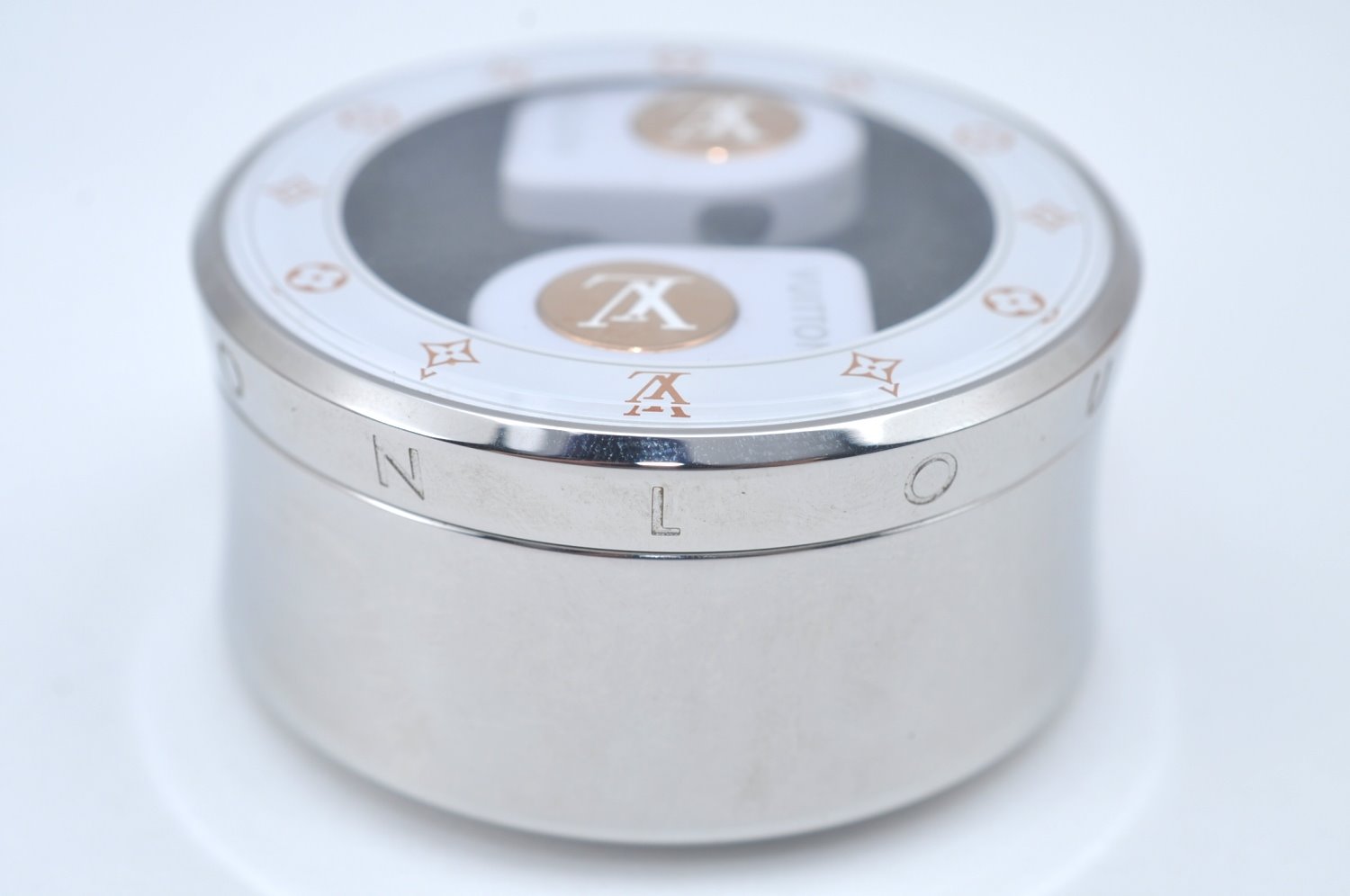 Authentic Louis Vuitton Horizon Earphones White QAB120 LV Box 7377I