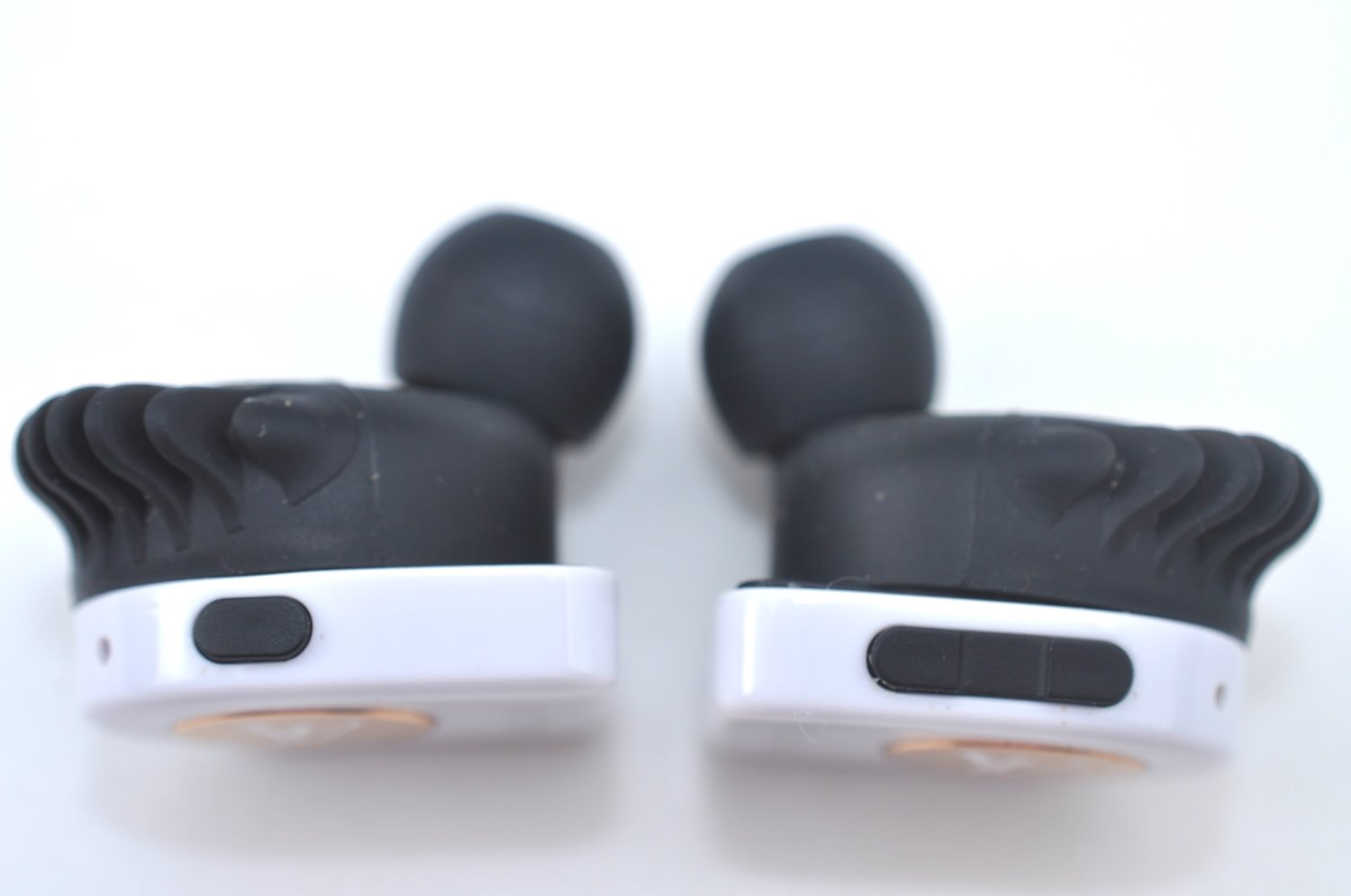 Authentic Louis Vuitton Horizon Earphones White QAB120 LV Box 7377I