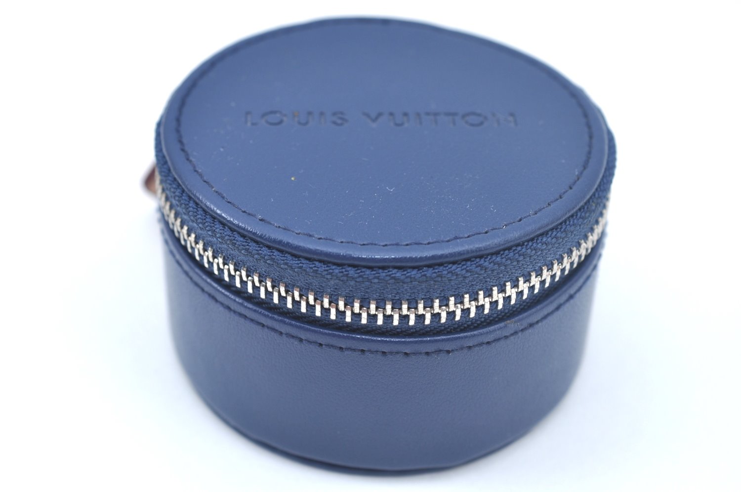 Authentic Louis Vuitton Horizon Earphones White QAB120 LV Box 7377I