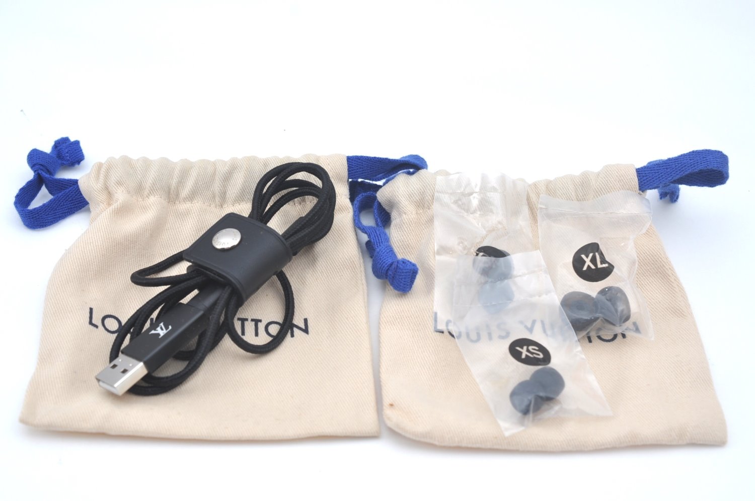 Authentic Louis Vuitton Horizon Earphones White QAB120 LV Box 7377I