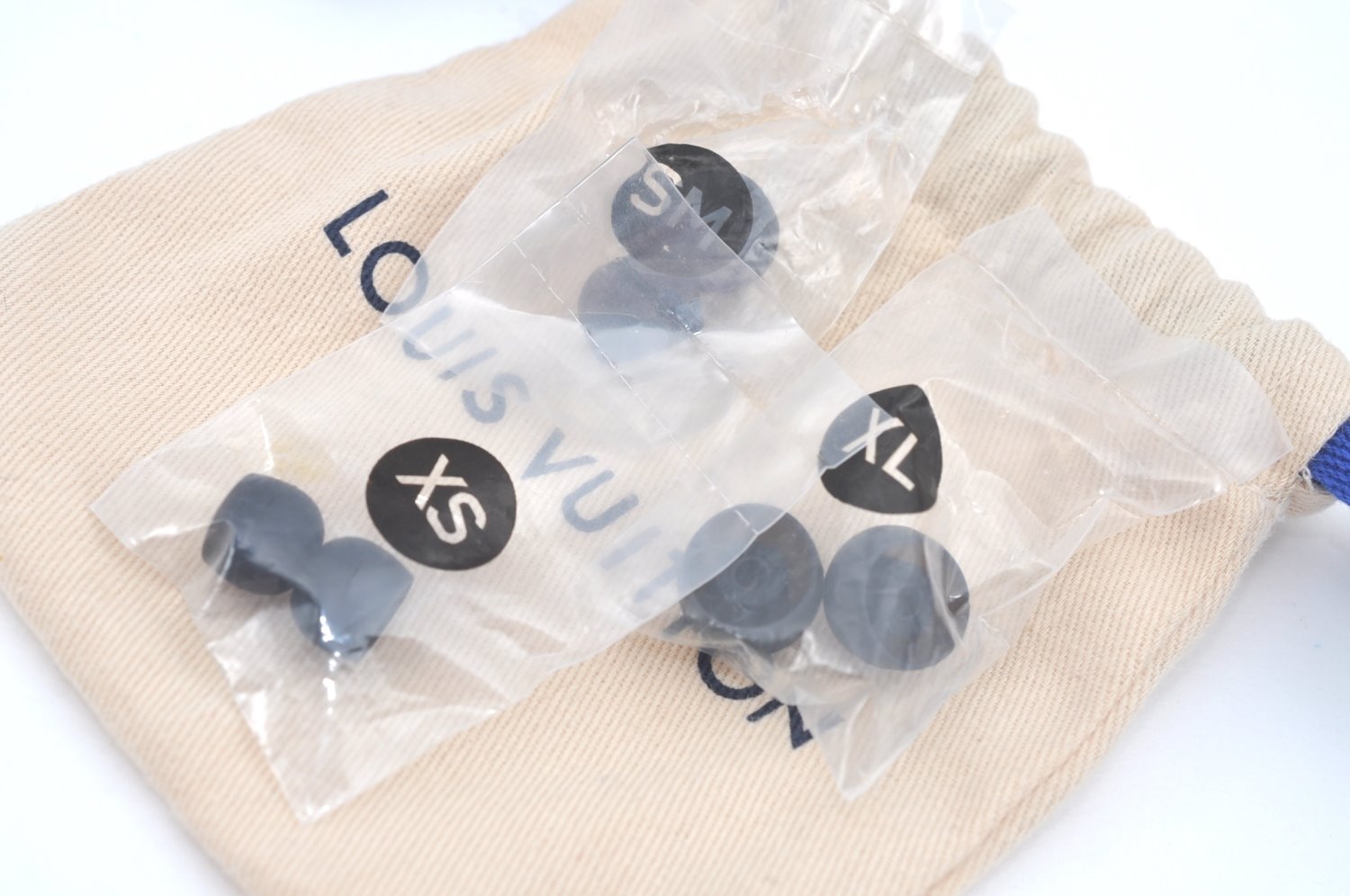 Authentic Louis Vuitton Horizon Earphones White QAB120 LV Box 7377I