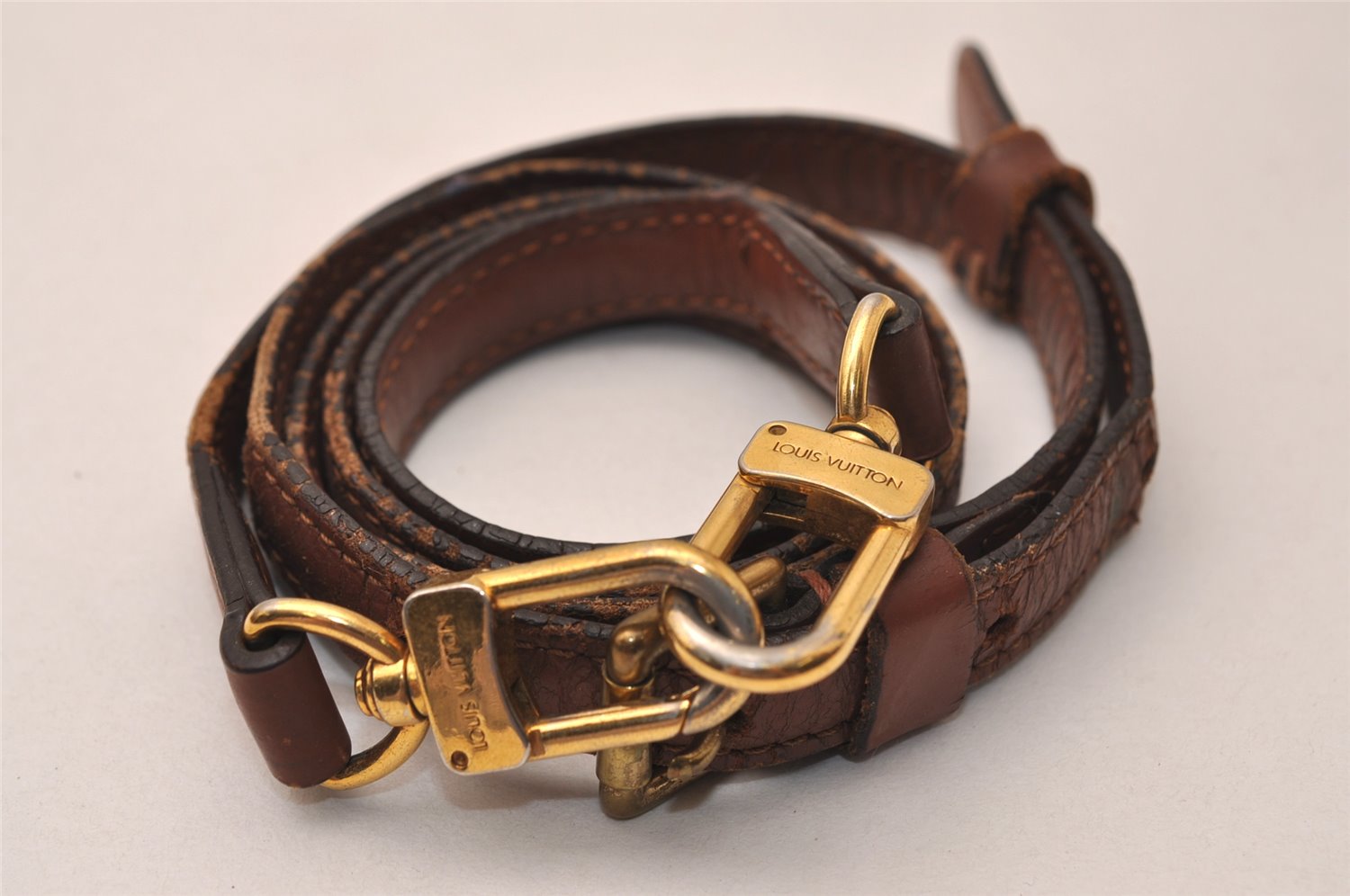 Authentic Louis Vuitton Leather Shoulder Strap Brown 40.6-47.6