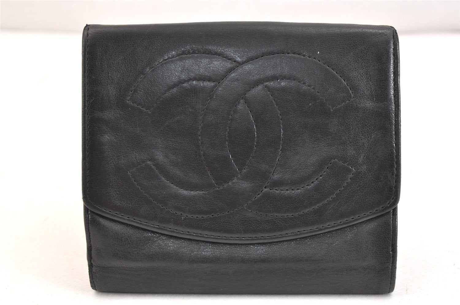 Authentic CHANEL Vintage Calf Skin Bifold Wallet Purse Black CC Logo 7388K