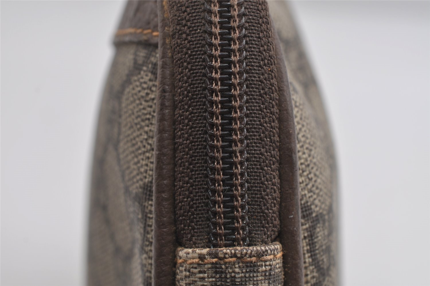 Authentic GUCCI Shoulder Cross Body Bag Purse GG PVC Leather Brown Junk 7390I