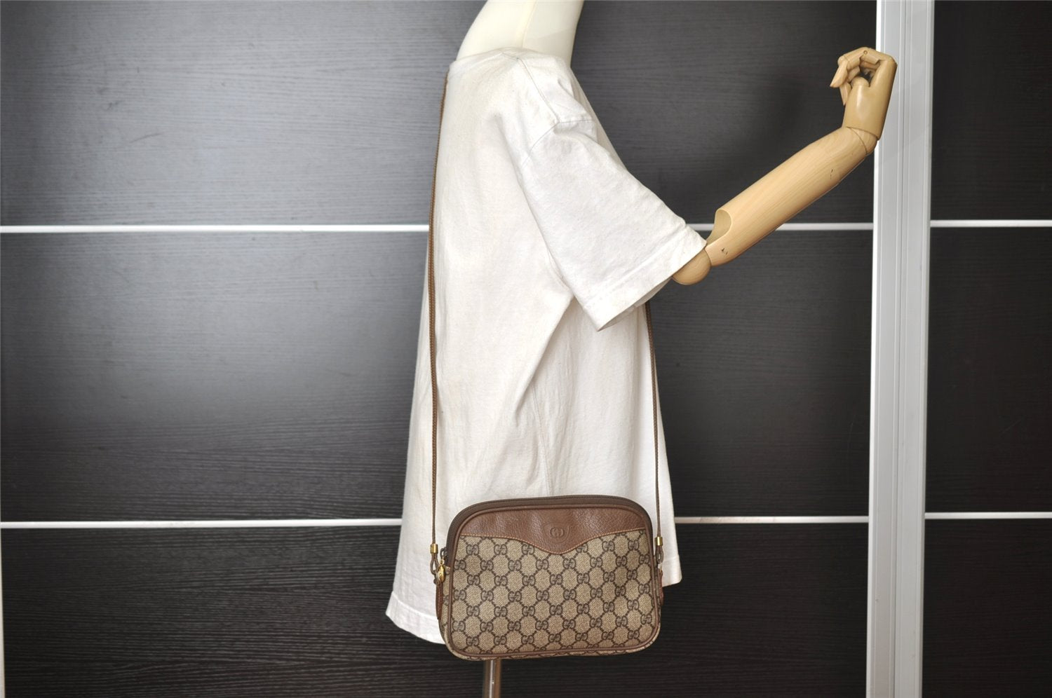 Authentic GUCCI Shoulder Cross Body Bag Purse GG PVC Leather Brown Junk 7390I