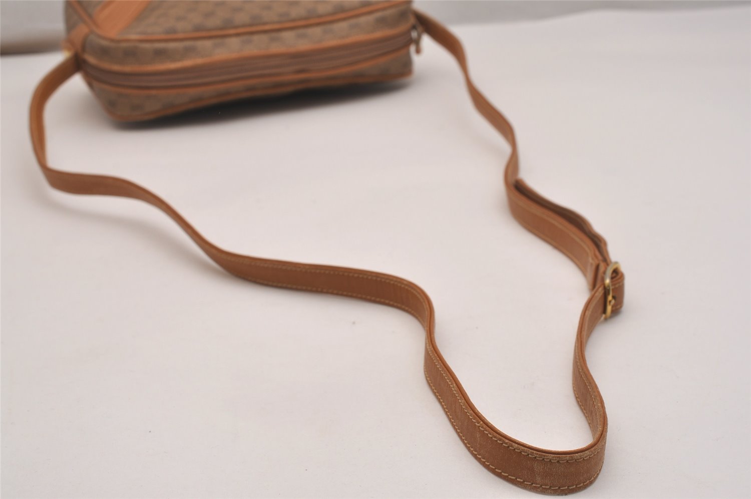 Authentic GUCCI Micro GG PVC Leather Shoulder Cross Body Bag Purse Brown  7431J