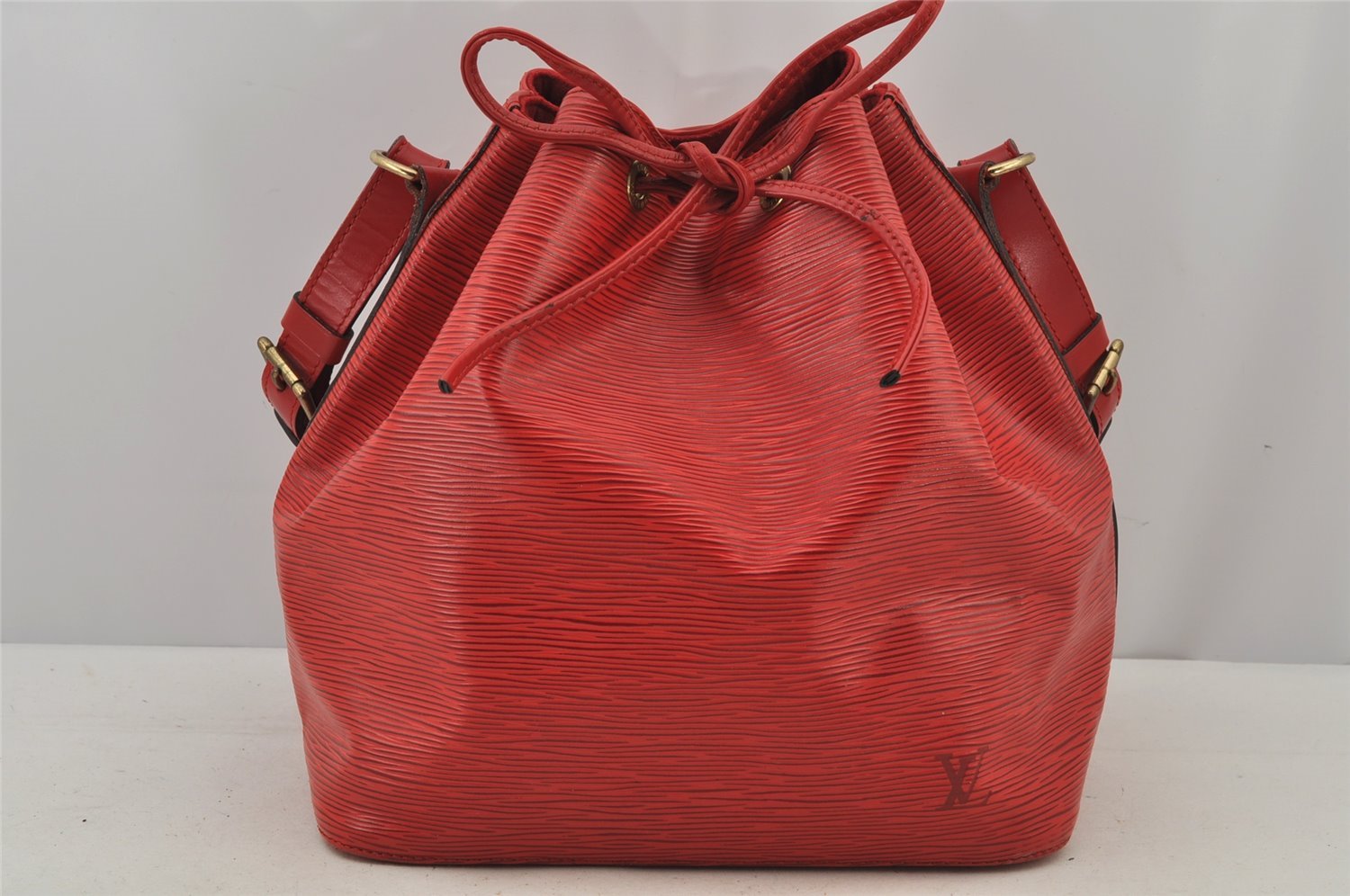 Authentic Louis Vuitton Epi Petit Noe Shoulder Drawstring Bag M44107 Red 7433J