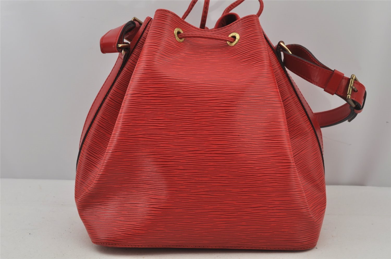 Authentic Louis Vuitton Epi Petit Noe Shoulder Drawstring Bag M44107 Red 7433J